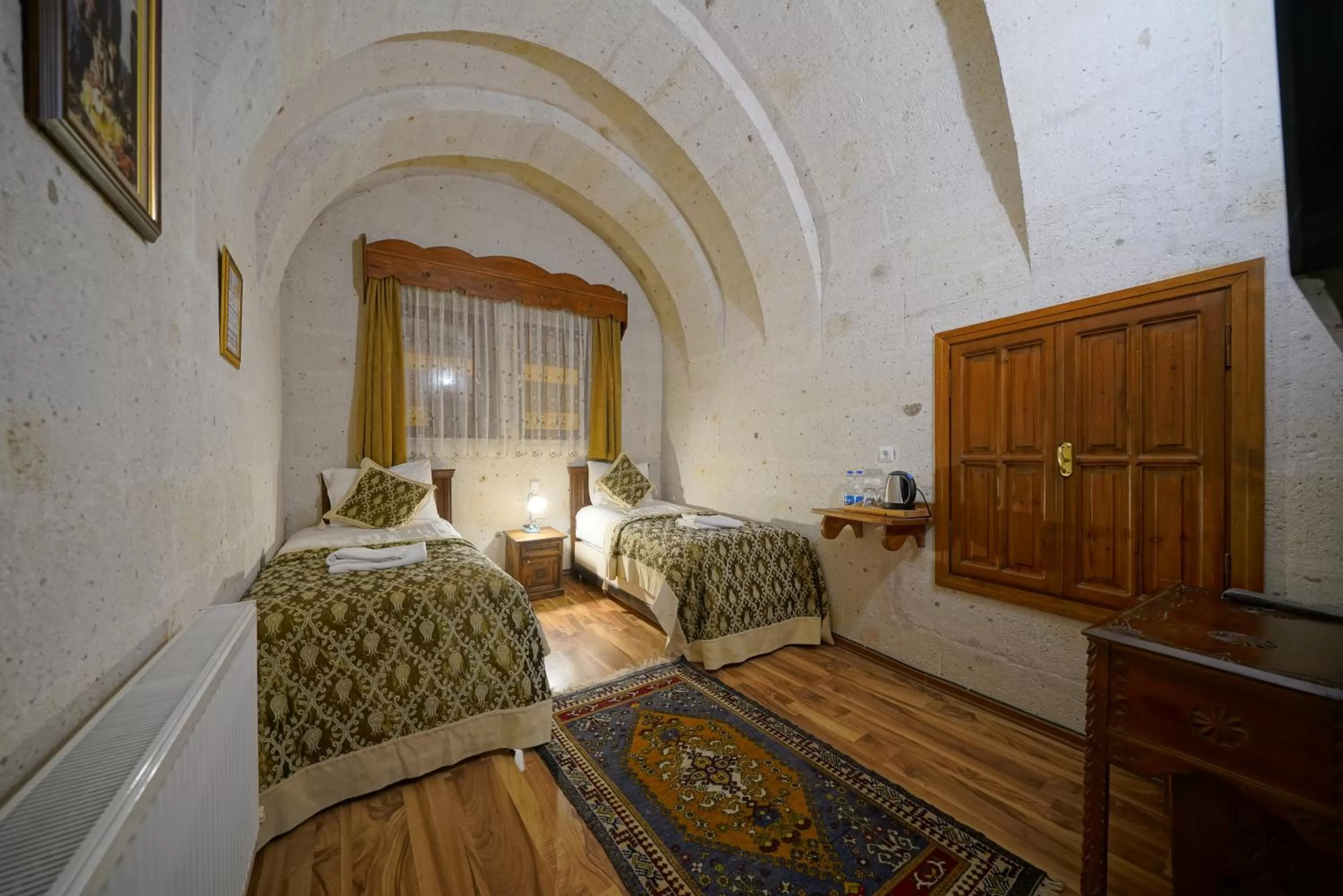 Photo of the whole room, Bed in Arch Palace