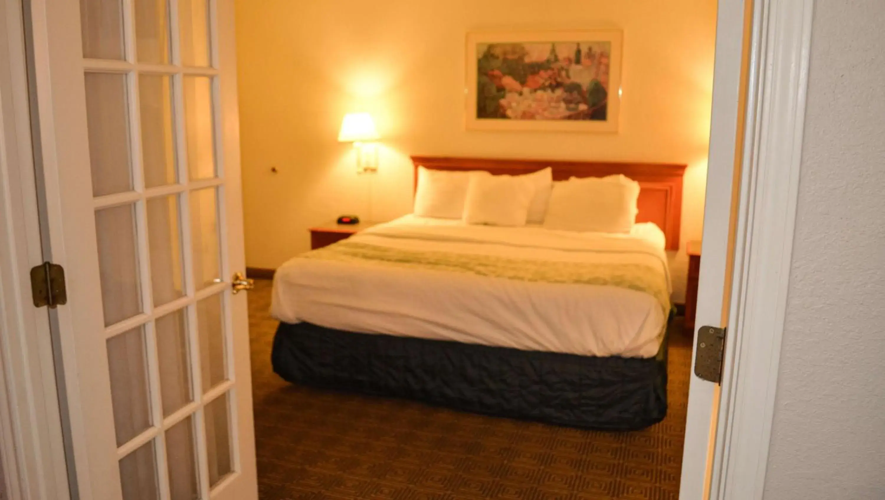 Photo of the whole room, Bed in Magnuson Hotel Texarkana