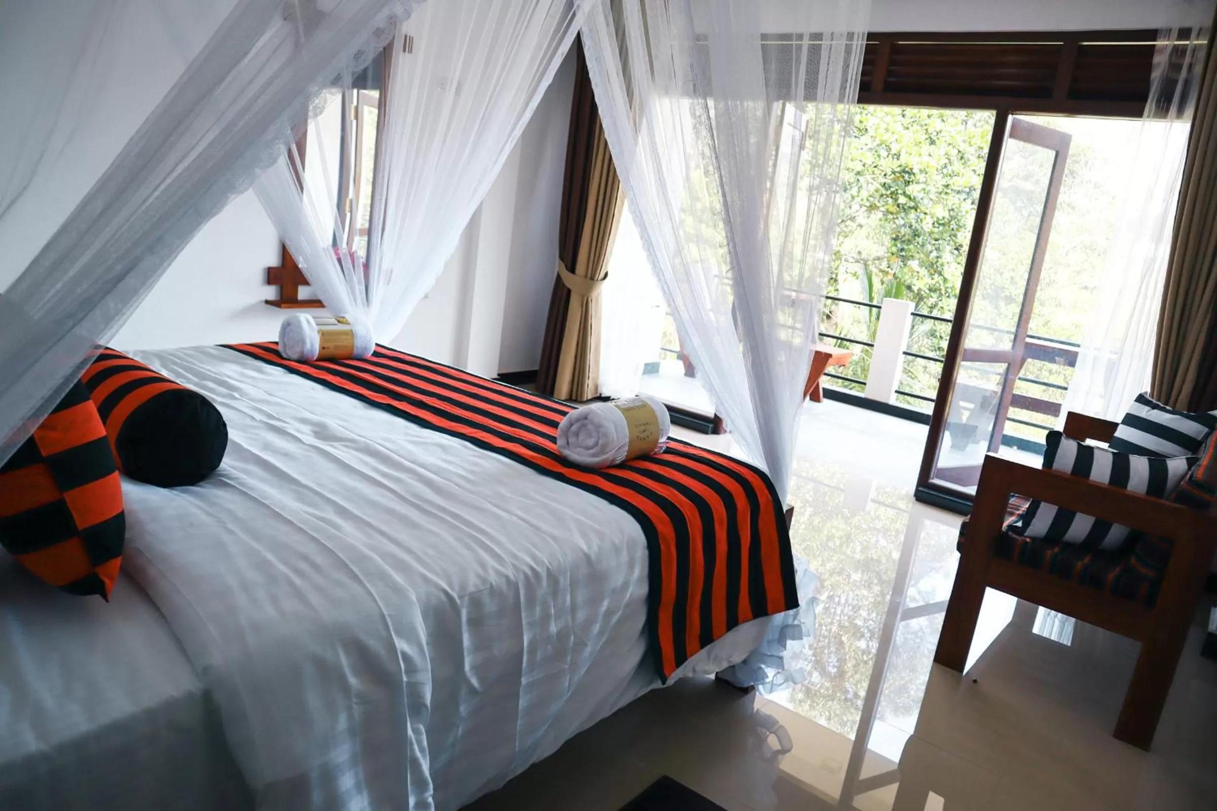 Photo of the whole room, Bed in Duet Hearts