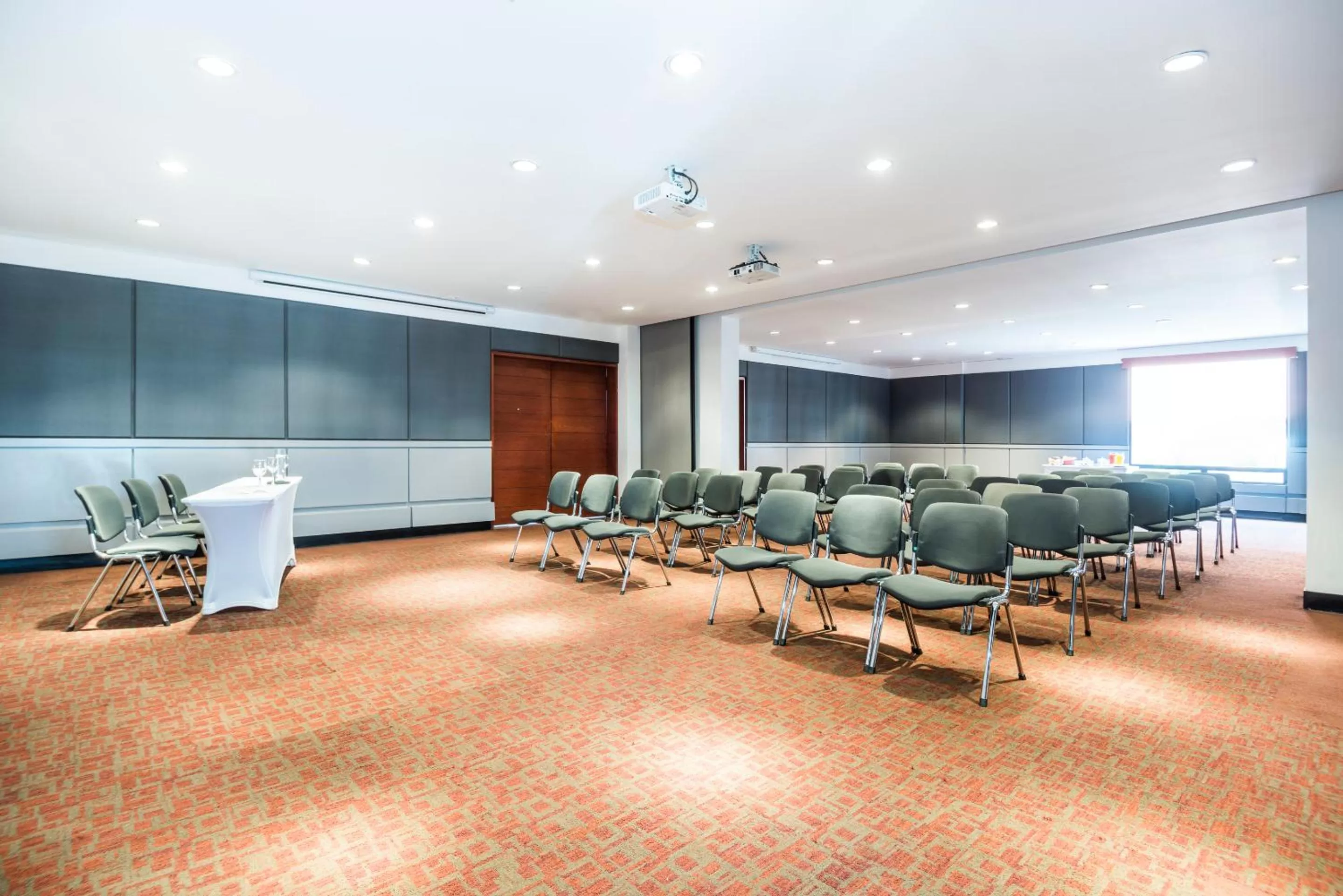 Meeting/conference room in Cosmos 100 Executive