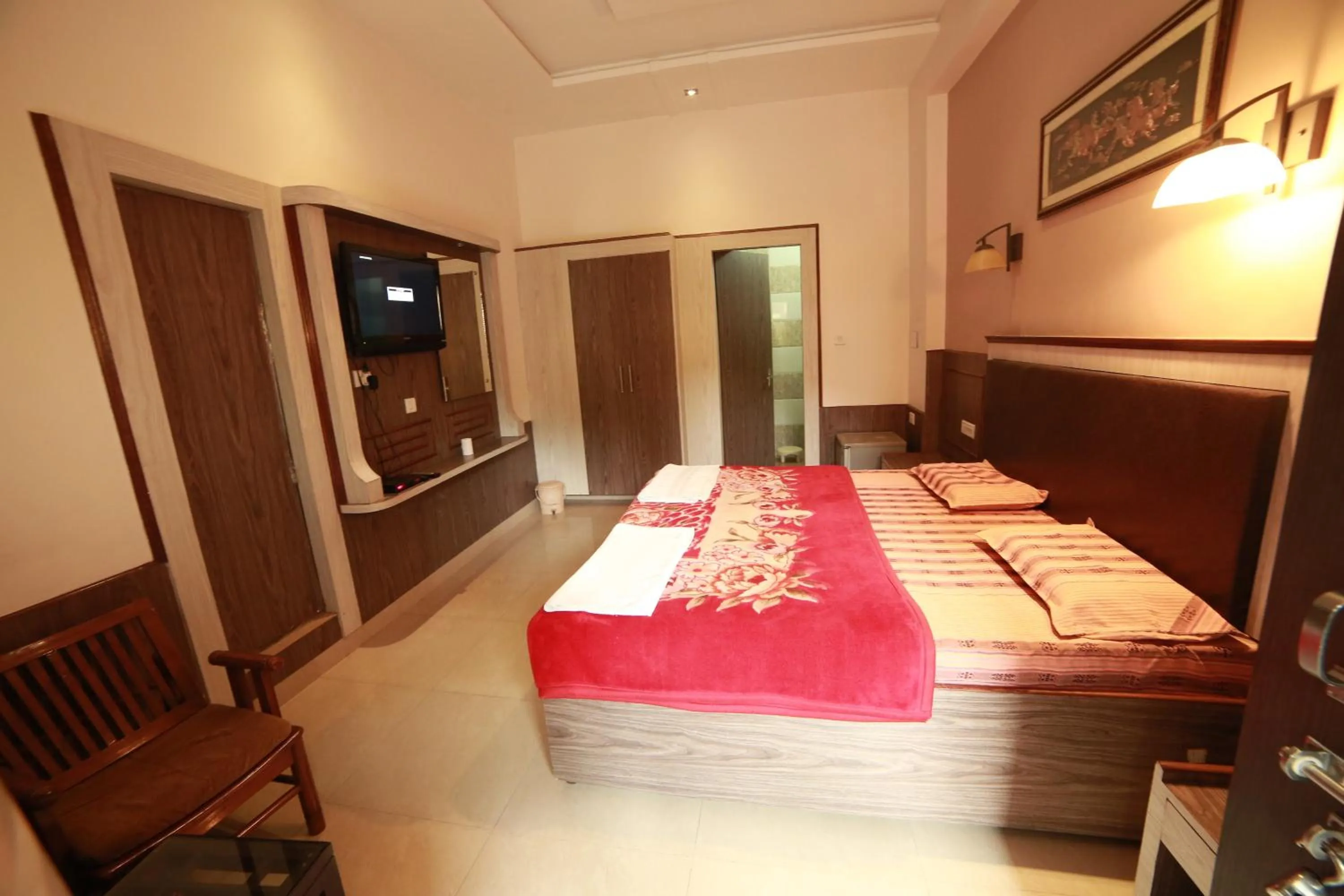 Bed in Hotel Sidhartha Walking Distance From TajMahal