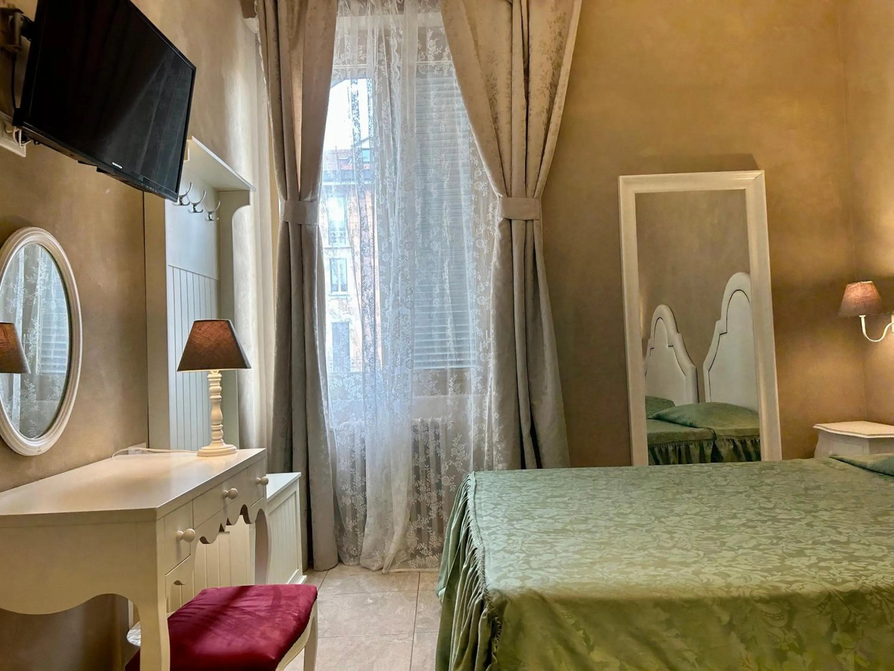 Bed in Boutique Hotel Calais Milano