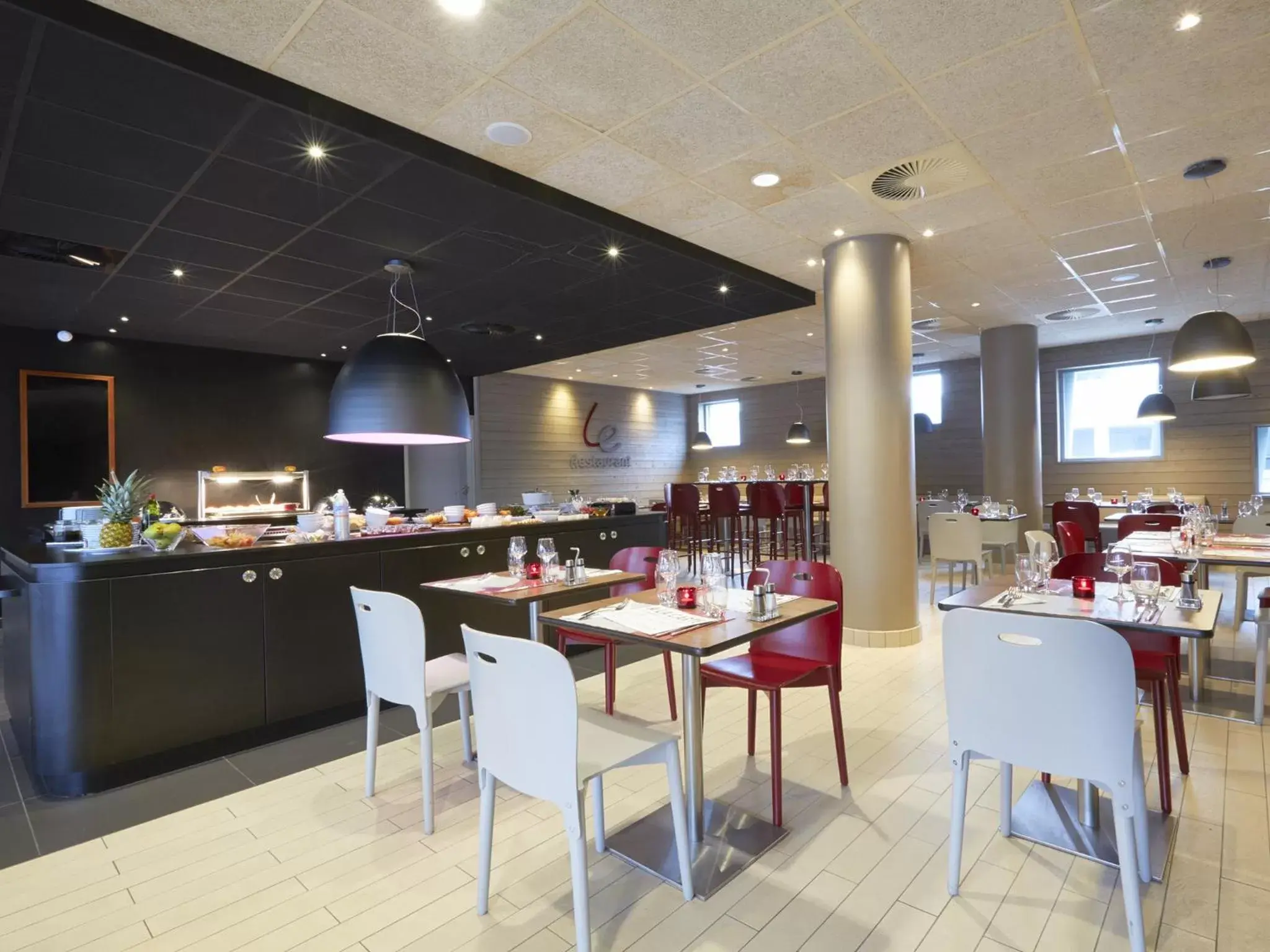 Restaurant/Places to Eat in Campanile Lille Euralille