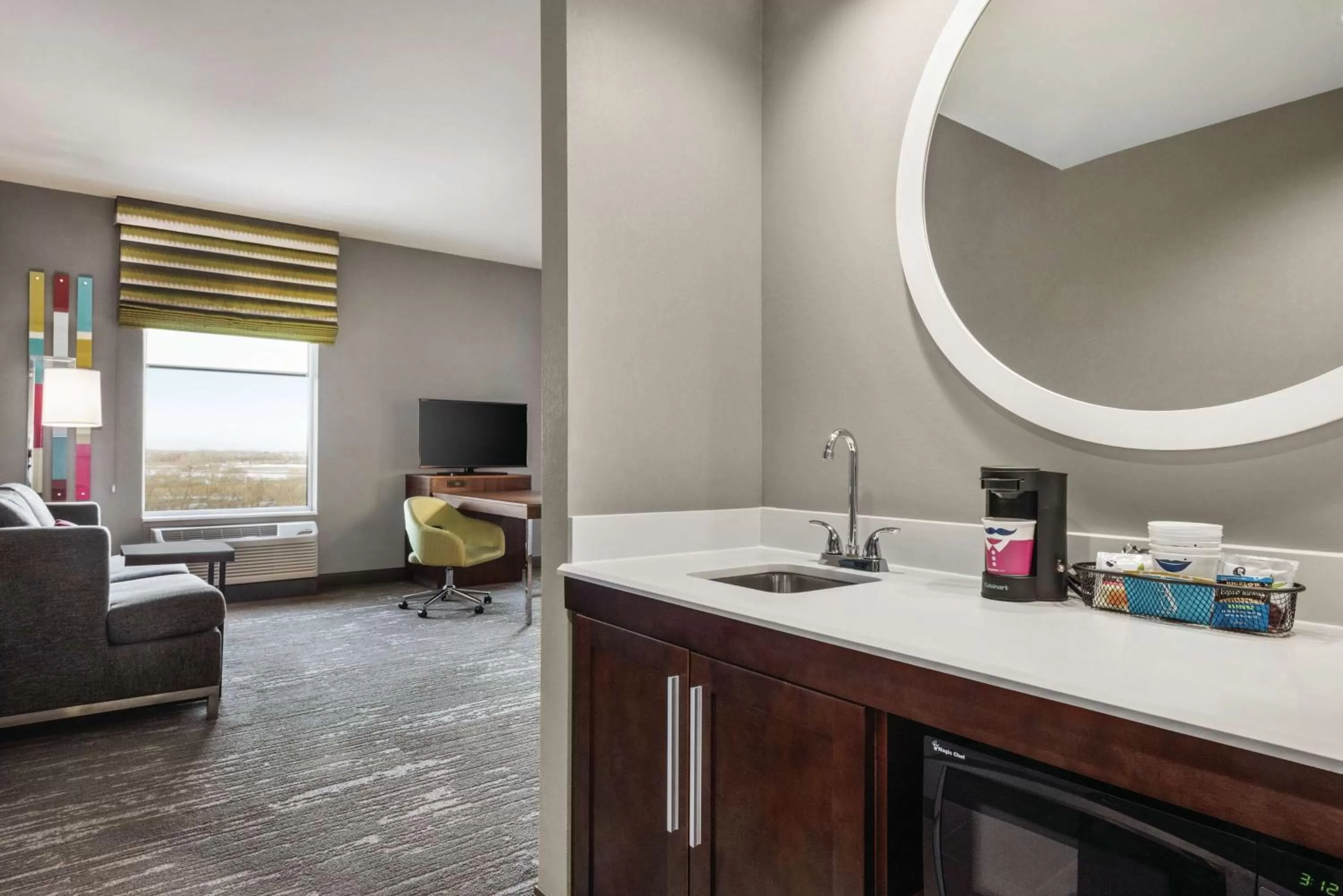 Bedroom in Hampton Inn Brooklyn Park