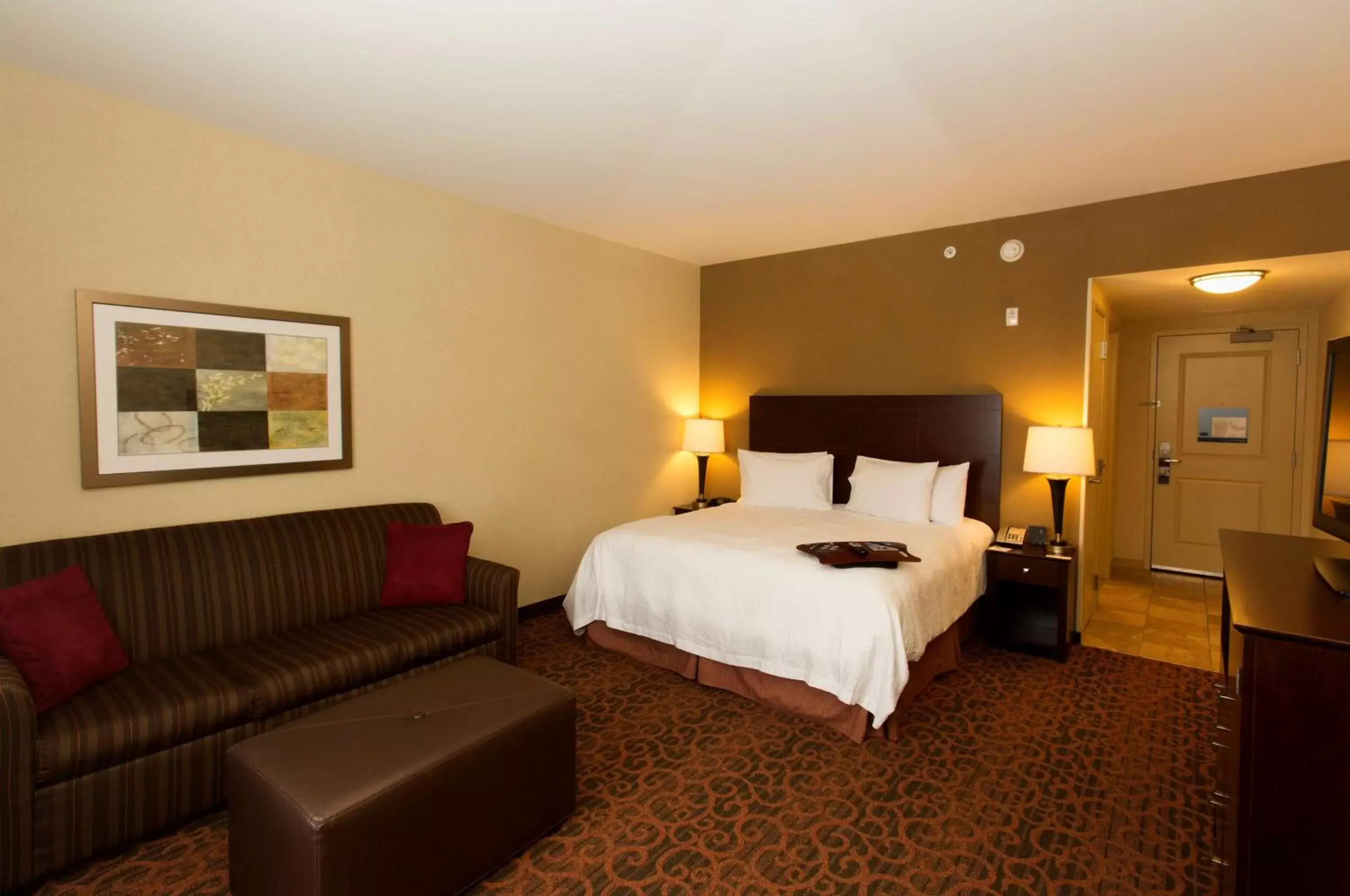 Bed in Hampton Inn Marquette-Waterfront