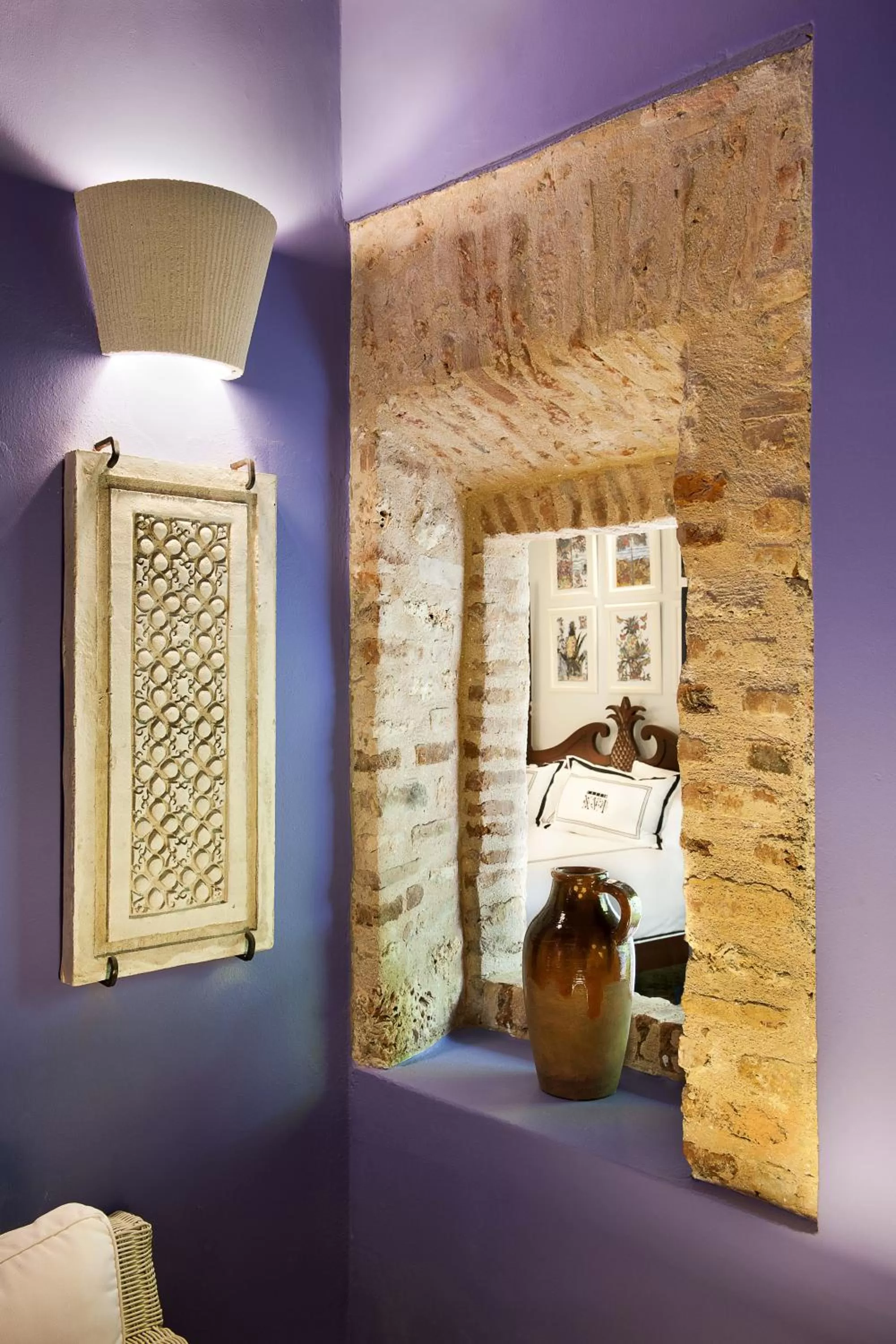 Decorative detail in Casas del XVI