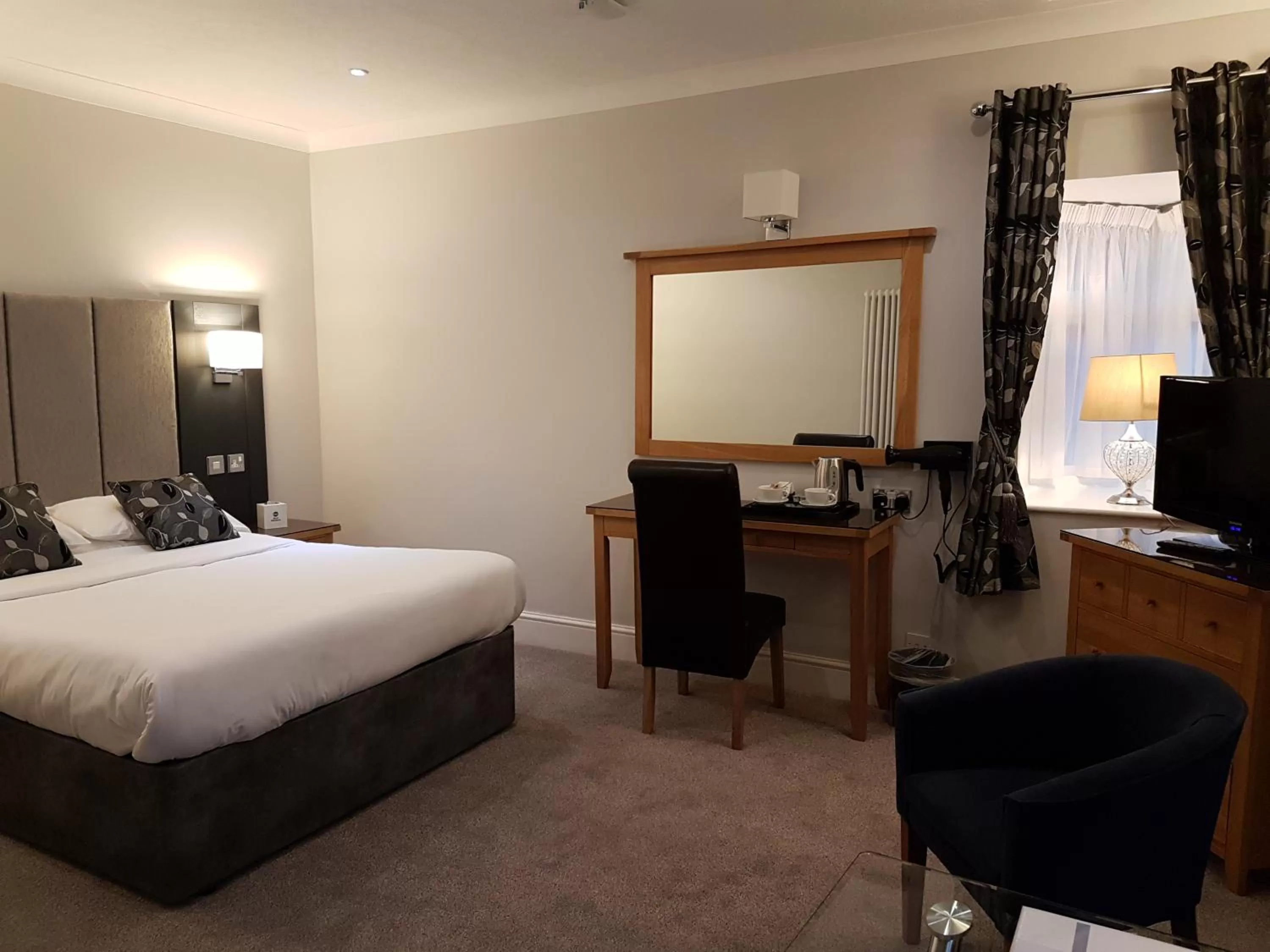 Bedroom, Bed in The Diplomat Hotel Restaurant & Spa