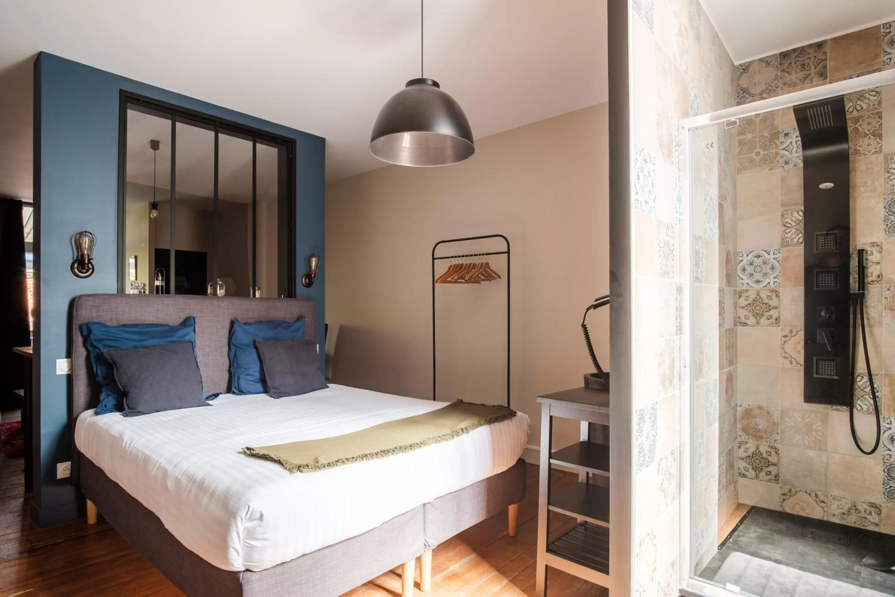 Bed in Dupain & Dubeurre Appart'Hôtel - Parking