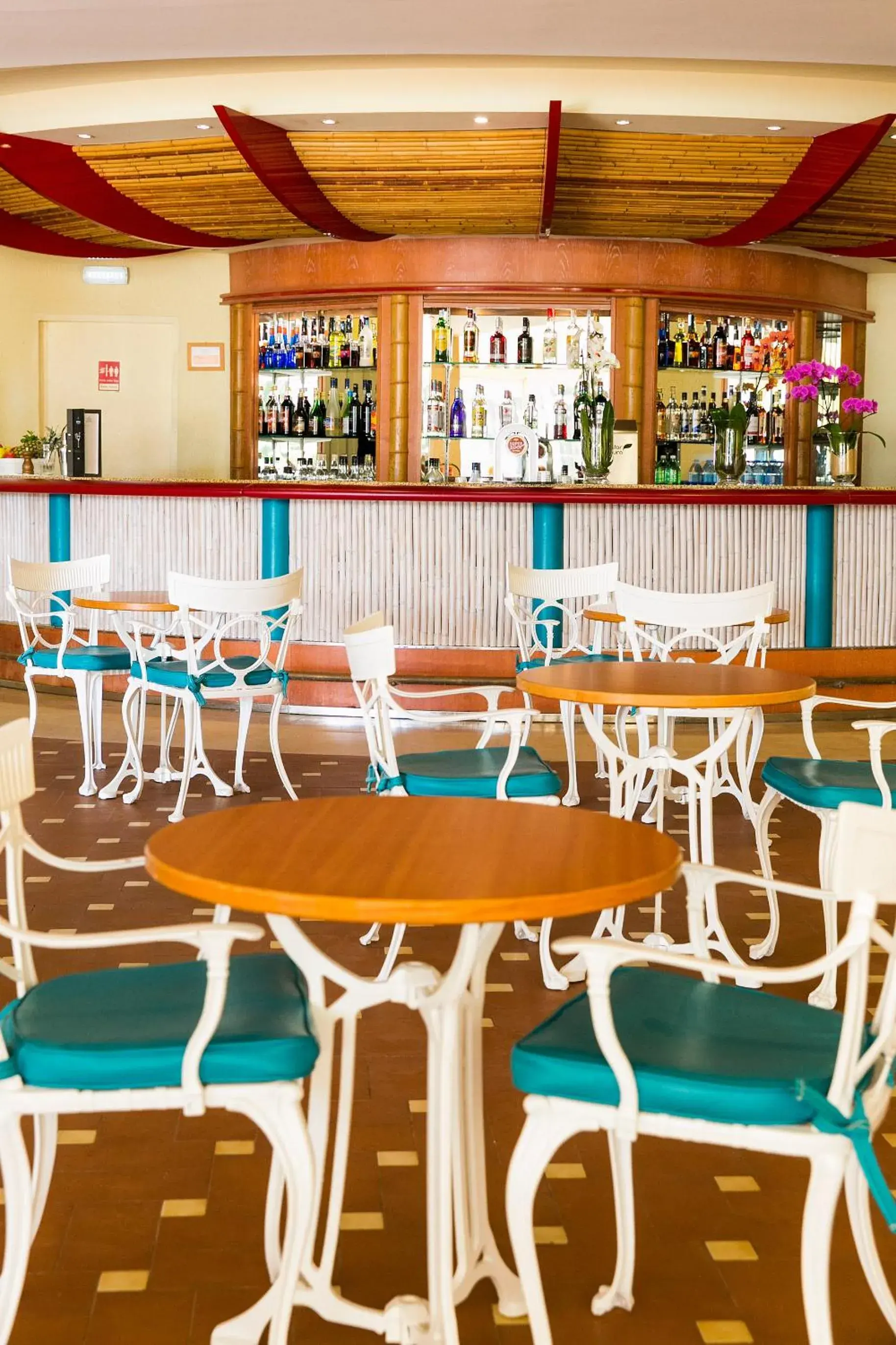 Lounge or bar, Restaurant/Places to Eat in Pestana Delfim Beach & Golf Hotel