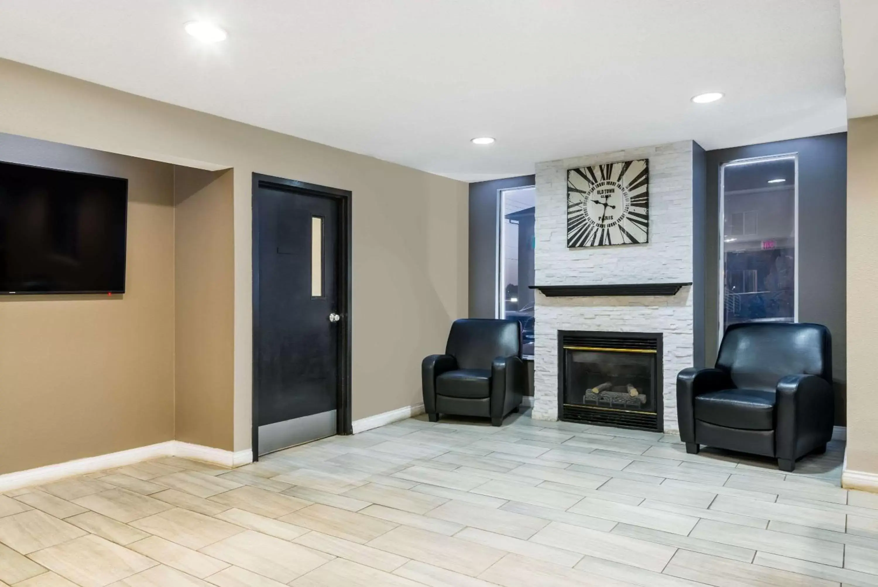 Lobby or reception in Super 8 by Wyndham Indianapolis/NE/Castleton Area Lobby or reception in Super 8 by Wyndham Indianapolis/NE/Castleton Area