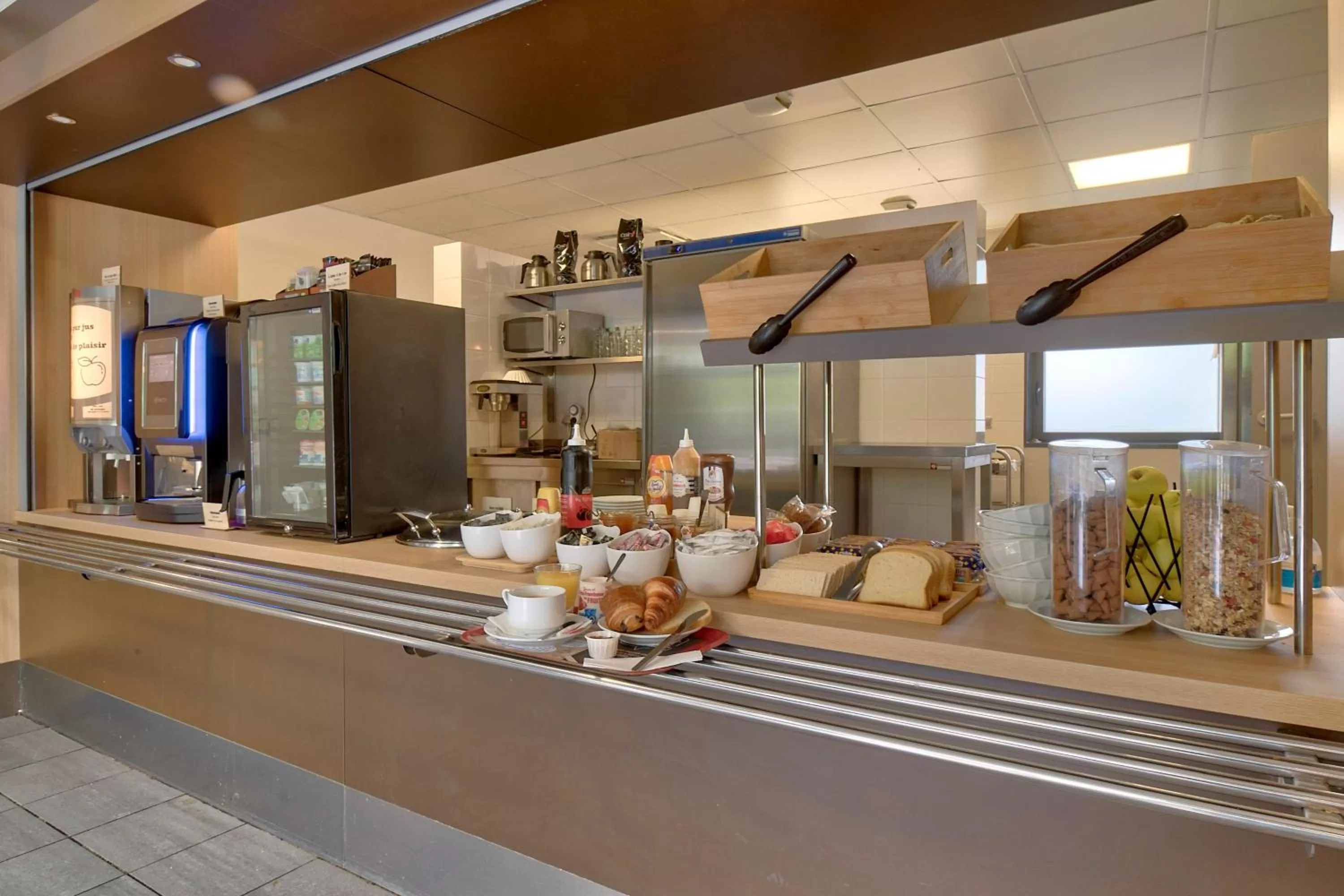 Buffet breakfast in B&B HOTEL Bayonne Tarnos