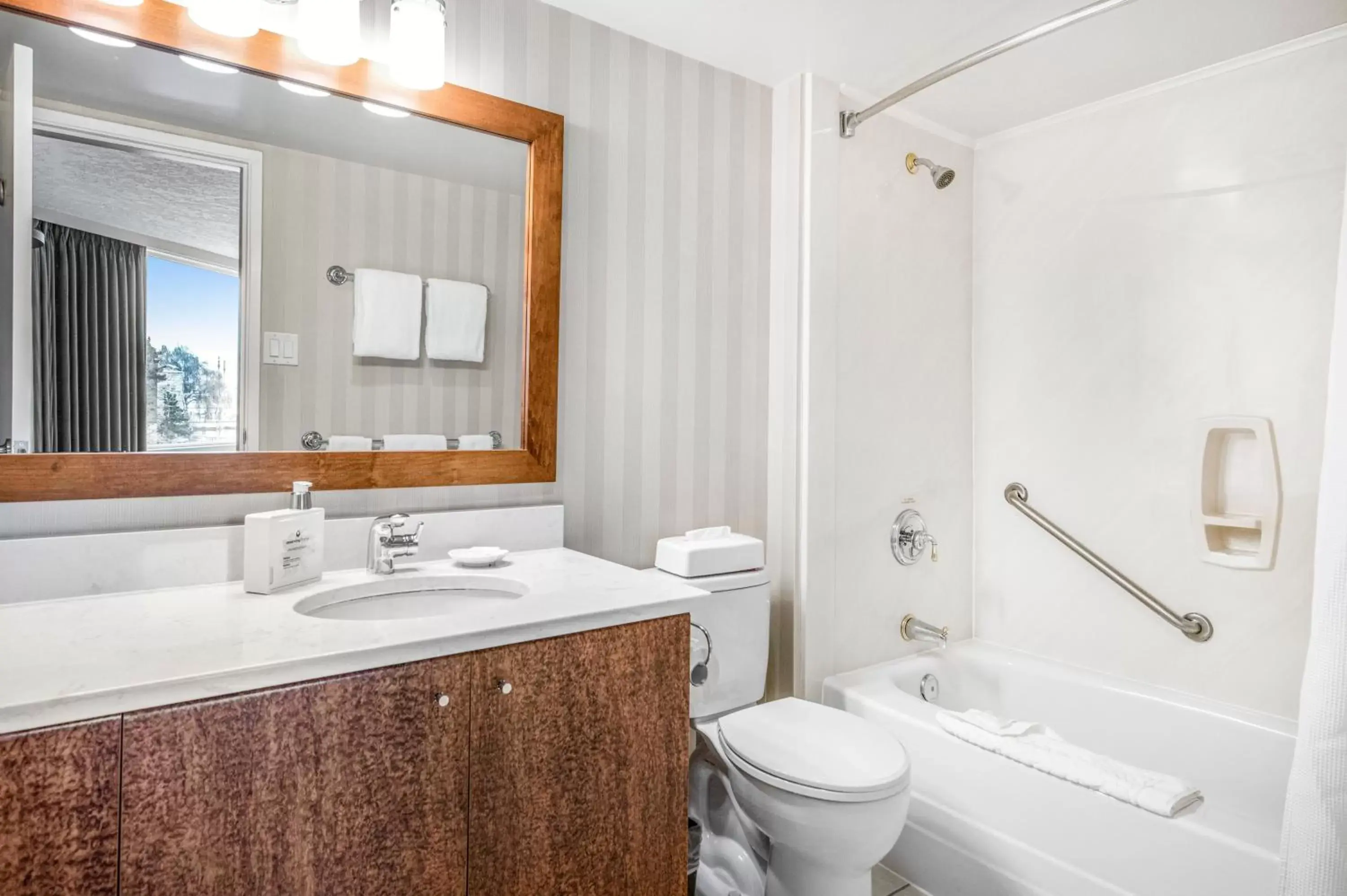 Bathroom in Victoria Regent Waterfront Hotel & Suites