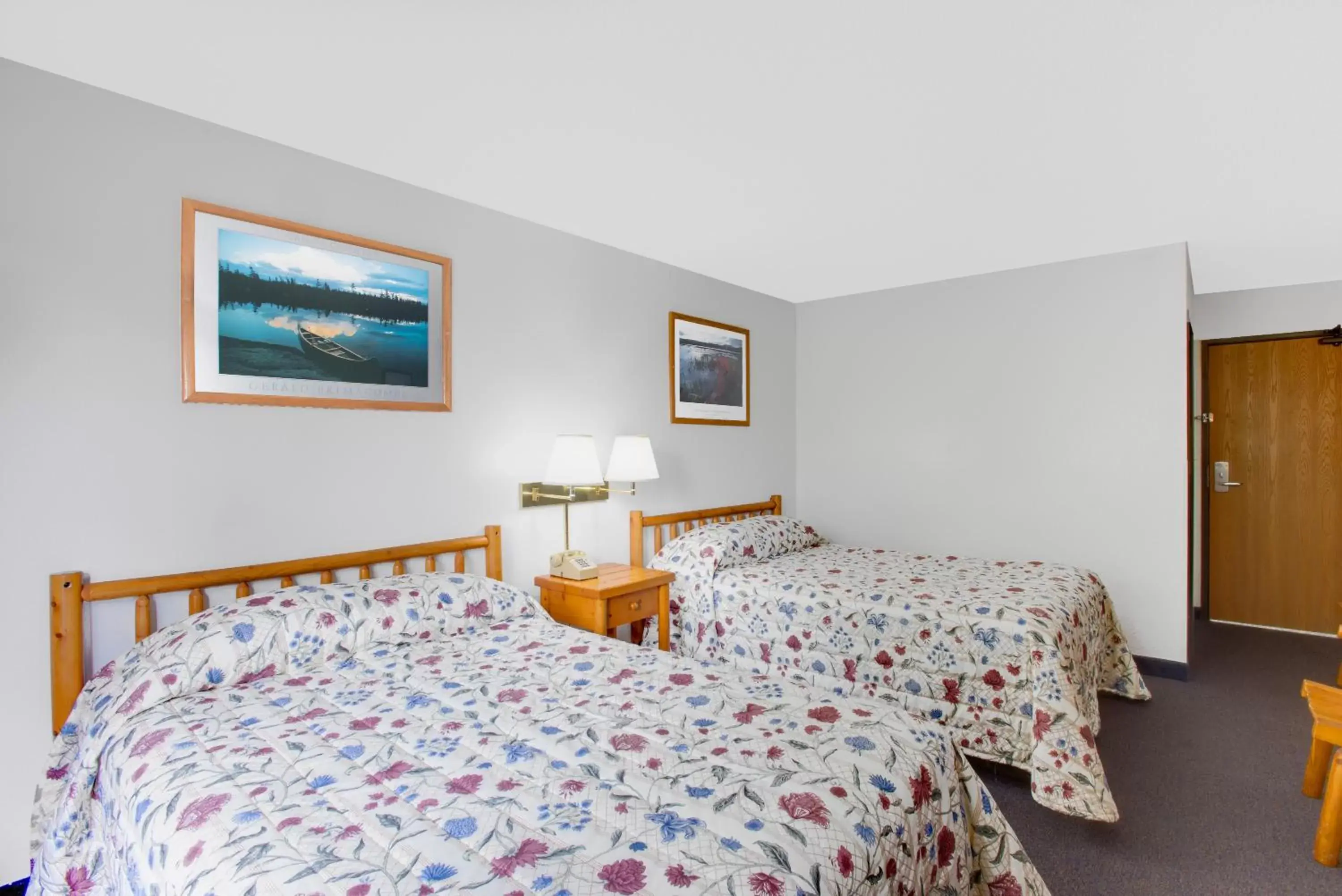 Photo of the whole room, Room Photo in Super 8 by Wyndham Lake George/Warrensburg Area