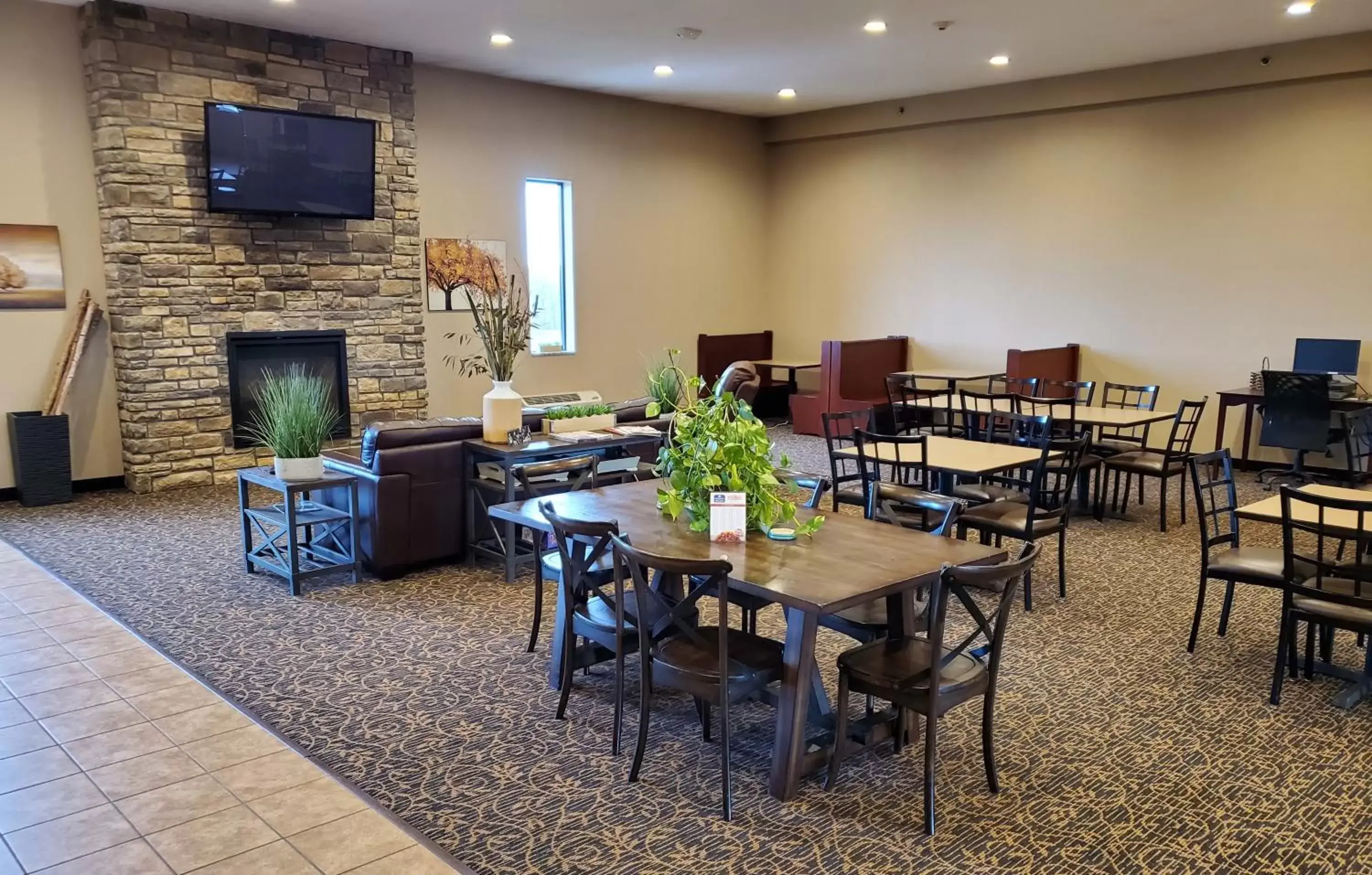 Restaurant/Places to Eat in Cobblestone Inn & Suites Maryville