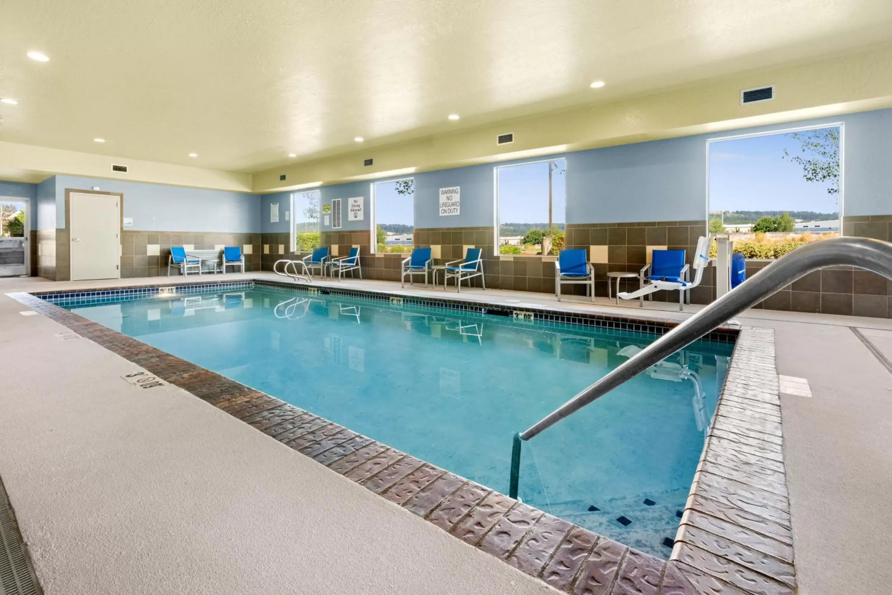 Swimming Pool in Holiday Inn Express and Suites Sumner, an IHG Hotel