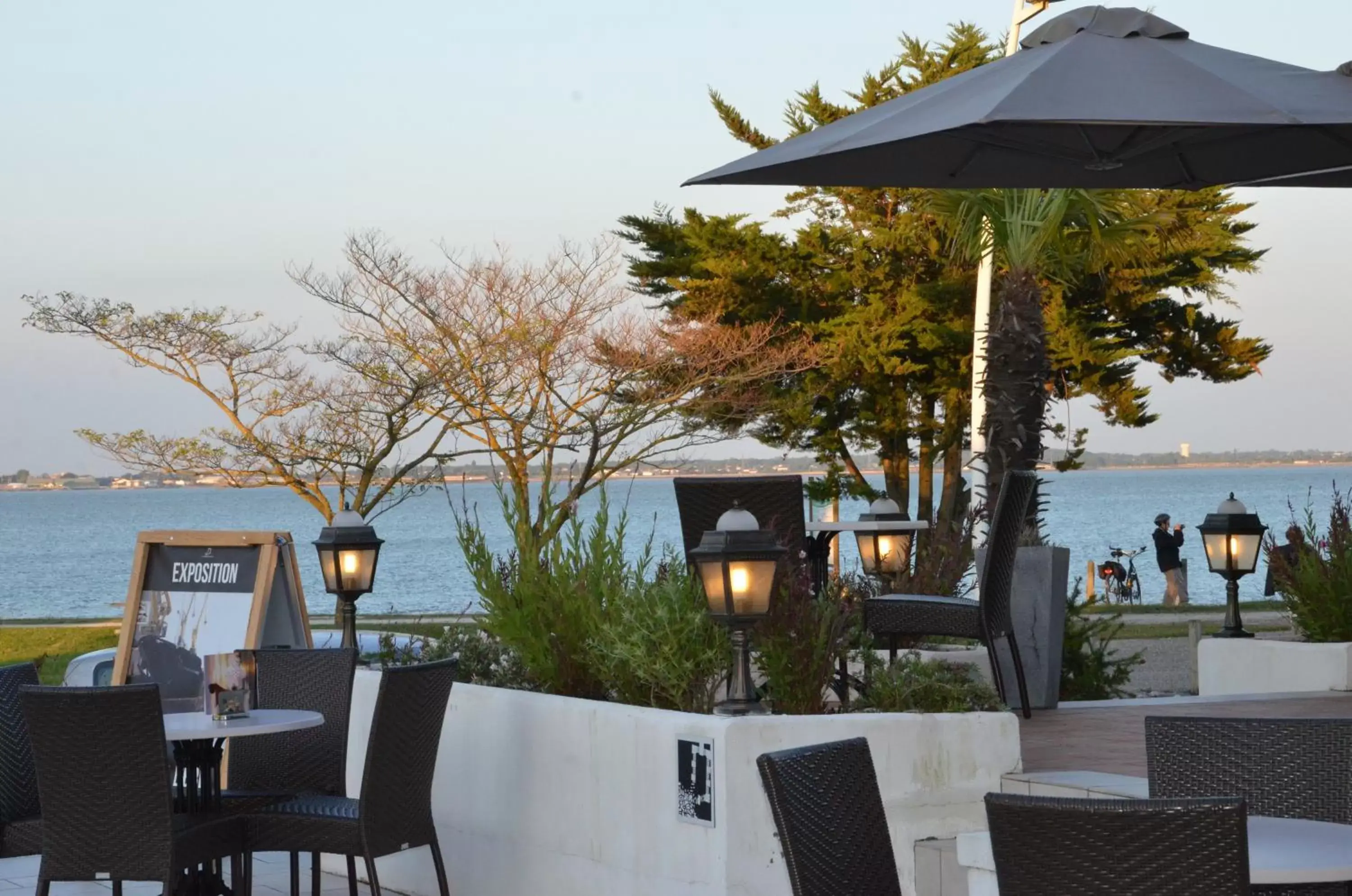 Balcony/Terrace, Restaurant/Places to Eat in Hotel et Spa Les Cleunes Oléron