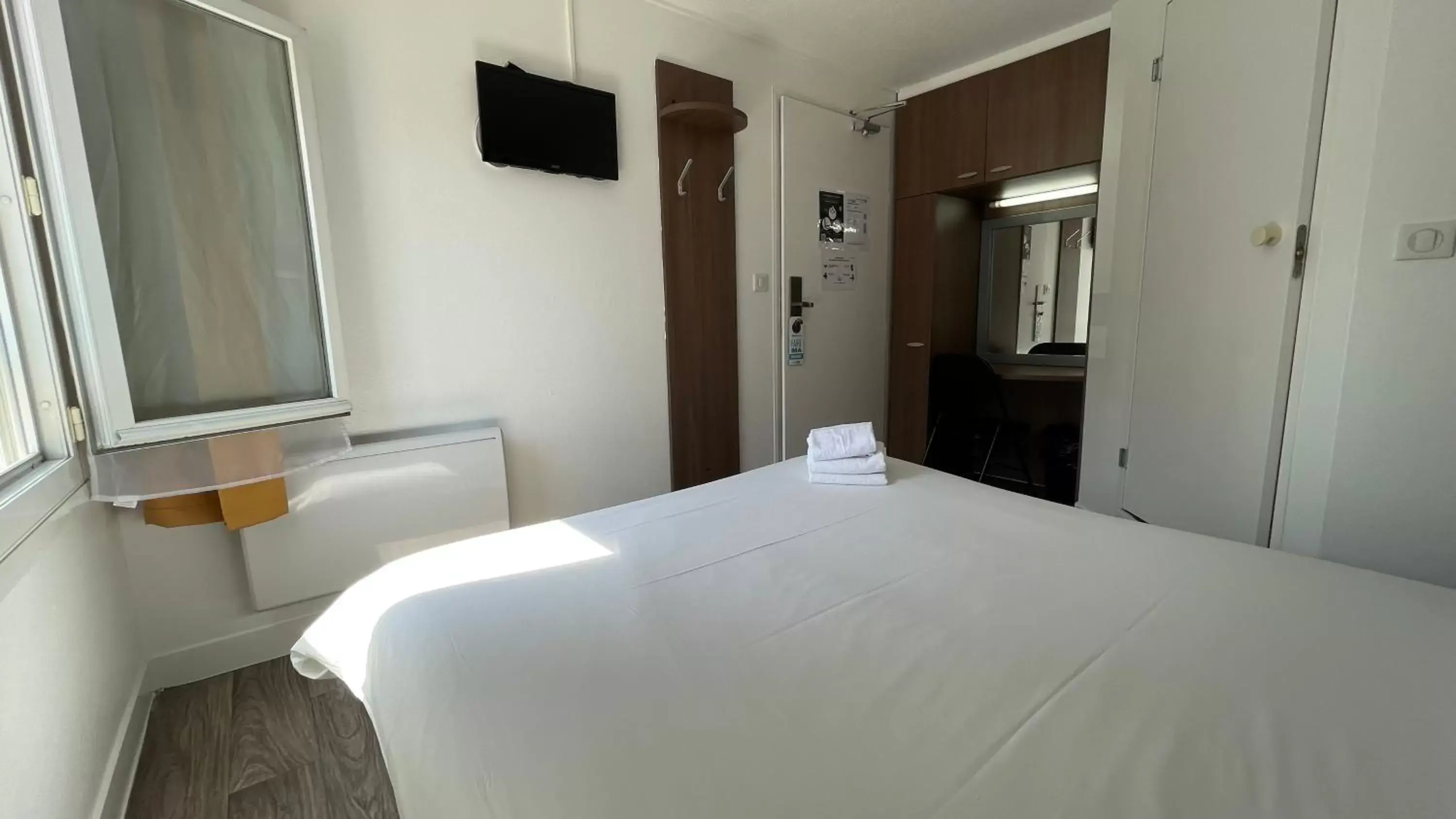 Bed in Kyriad Direct Val de Reuil