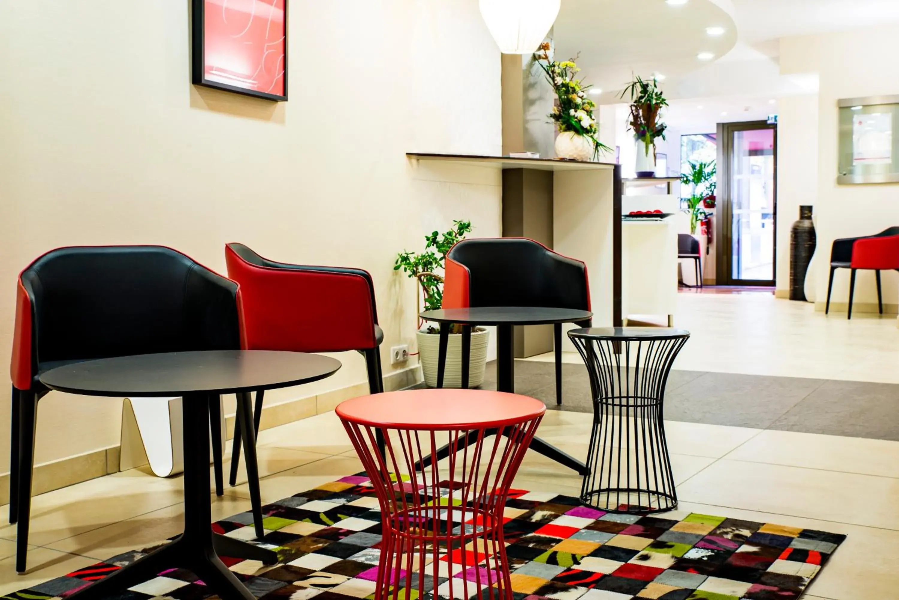 Lobby or reception, Seating Area in Hôtel Le Père Léon