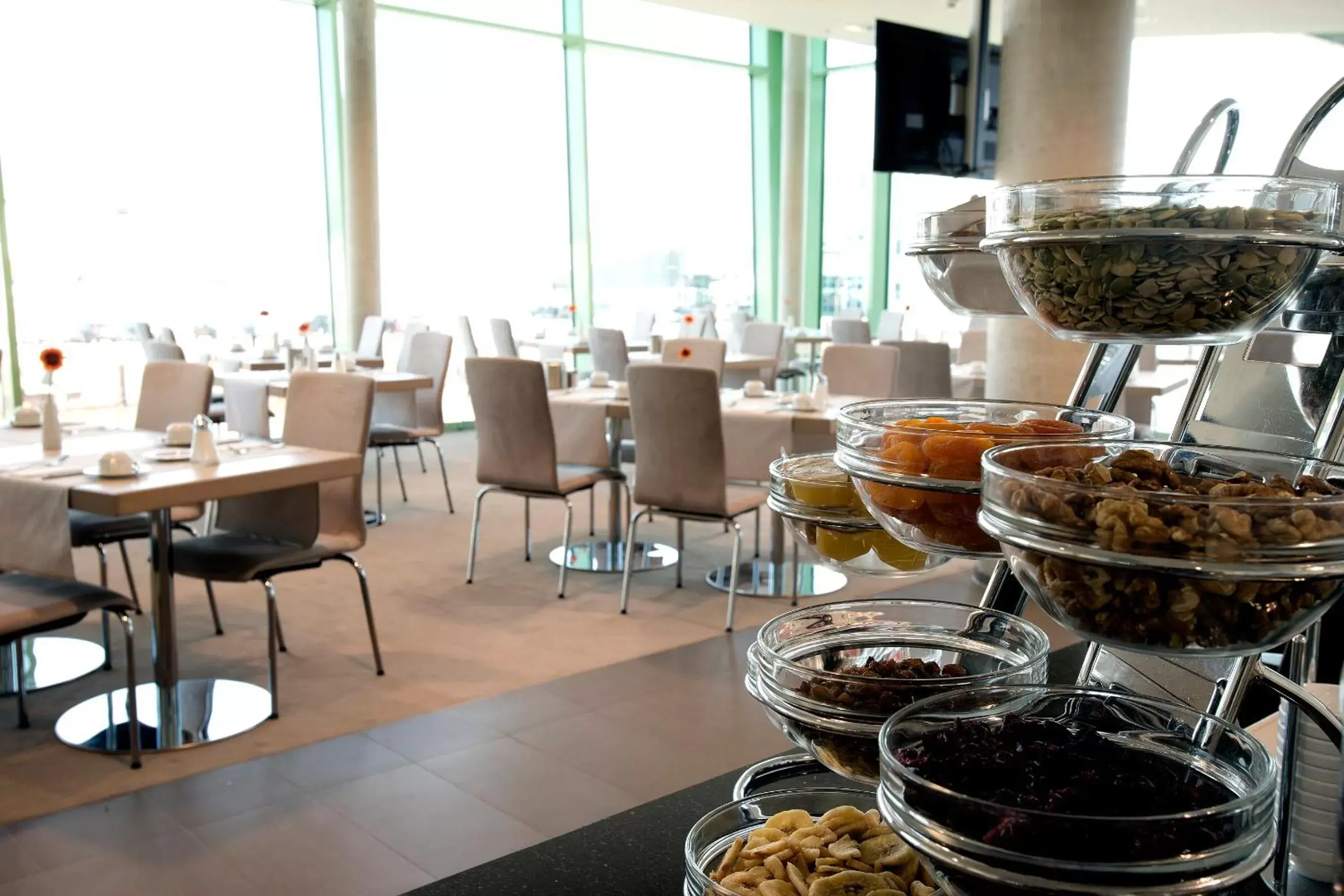Buffet breakfast, Restaurant/Places to Eat in Best Western Plus Hotel Bremerhaven