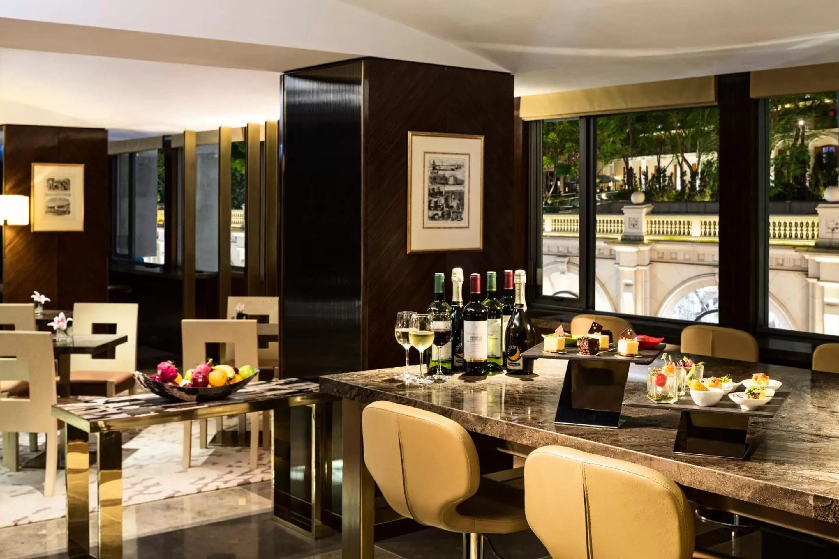 Lounge or bar, Restaurant/Places to Eat in Marco Polo Hongkong Hotel