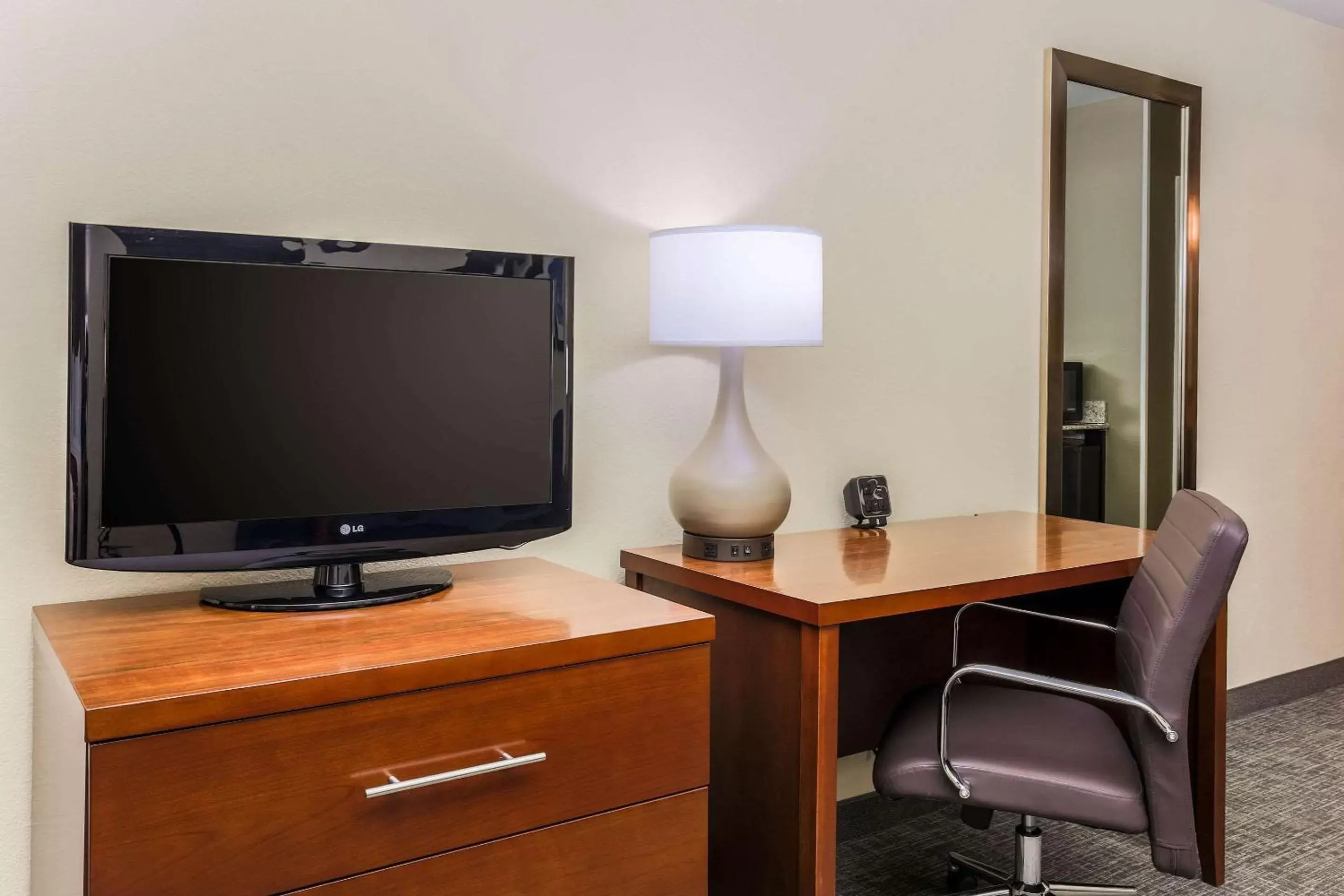Photo of the whole room, TV/Entertainment Center in Comfort Suites DFW N/Grapevine