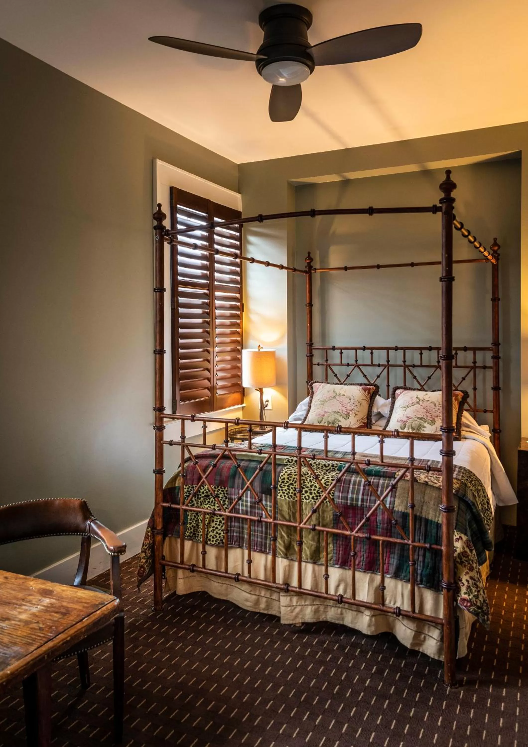 Bed in Hotel Broad Ripple