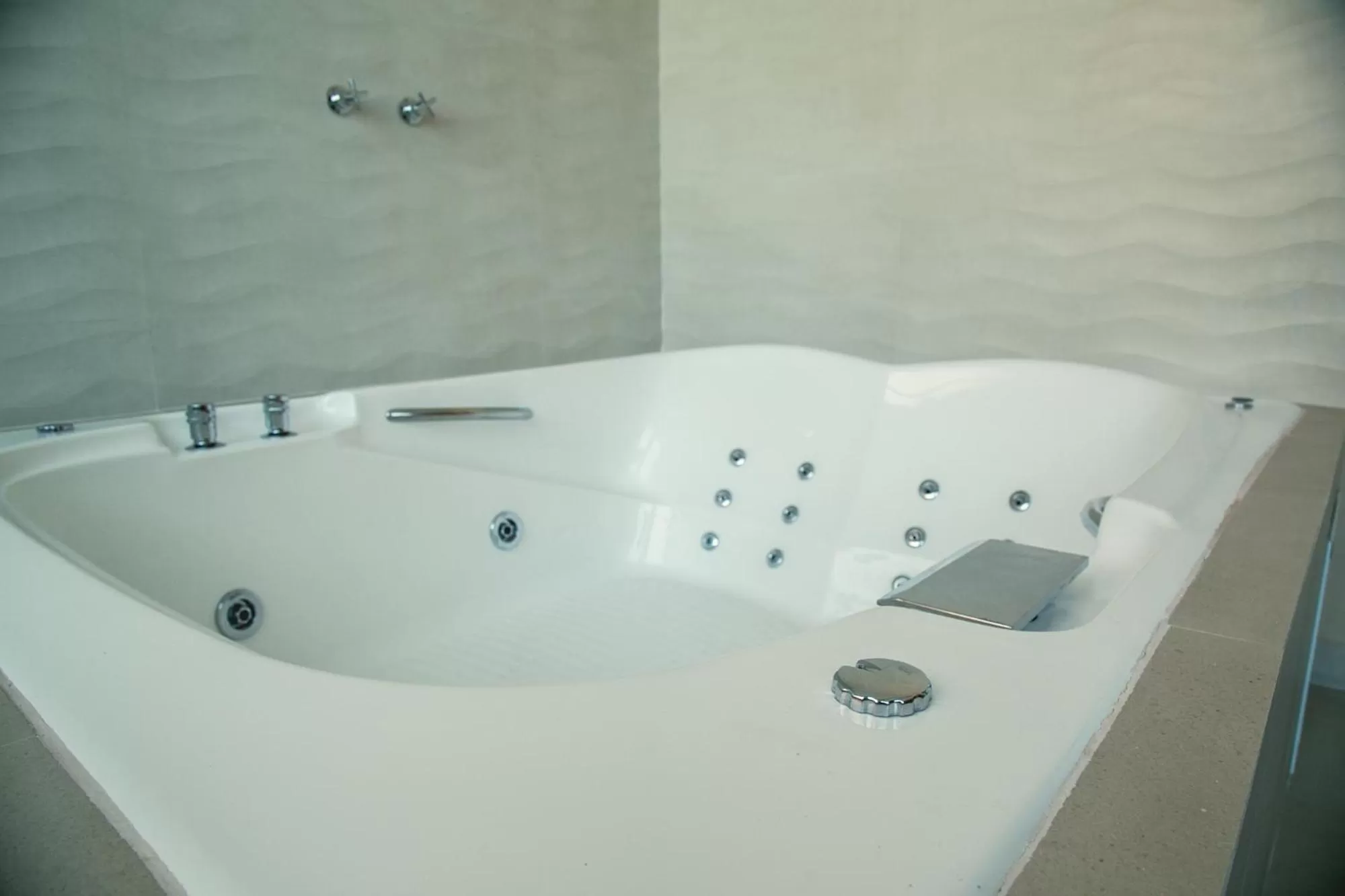 Hot Tub in Luxury Hotel Inn