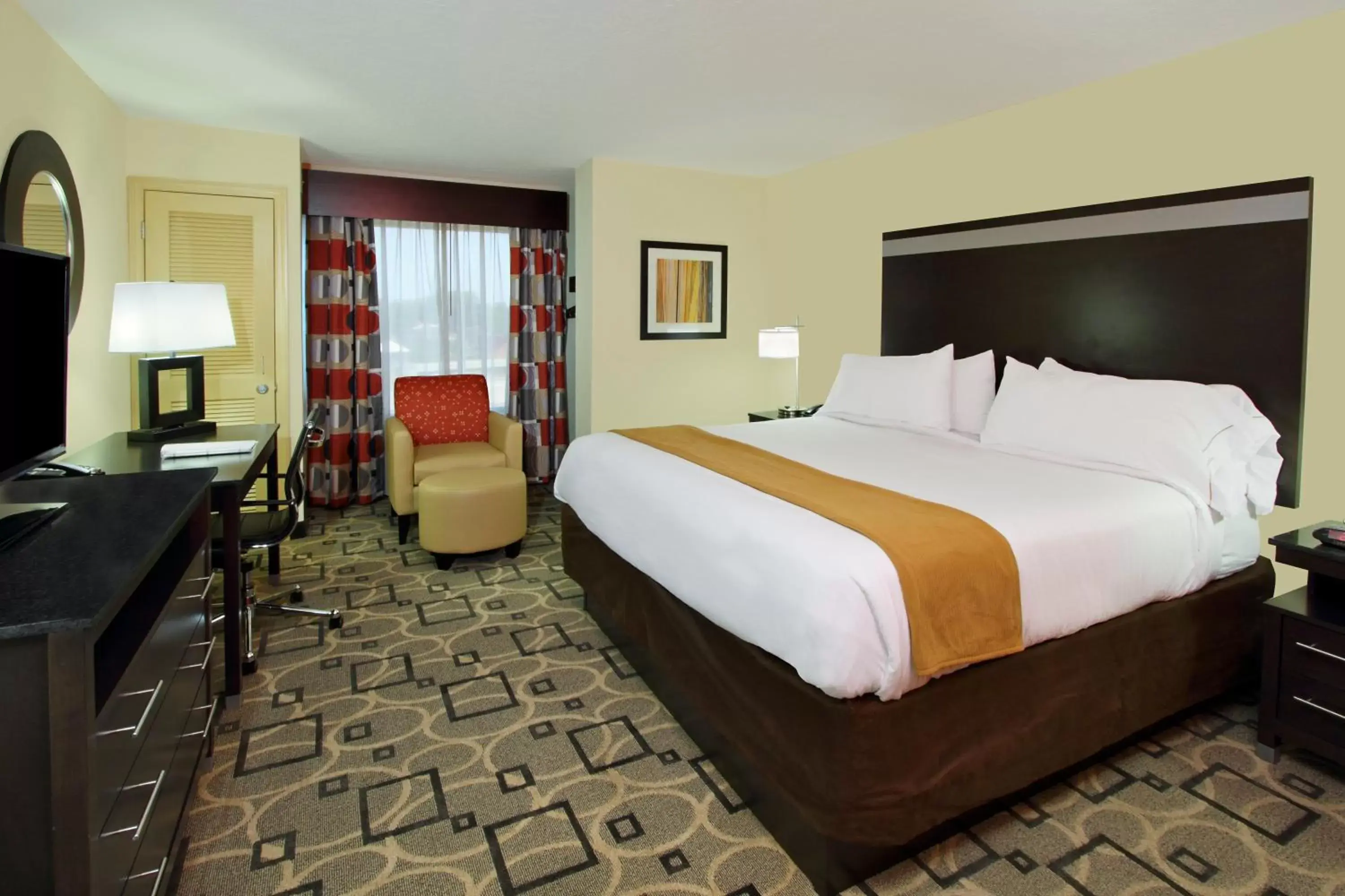 Photo of the whole room, Bed in Holiday Inn Express Augusta Downtown, an IHG Hotel