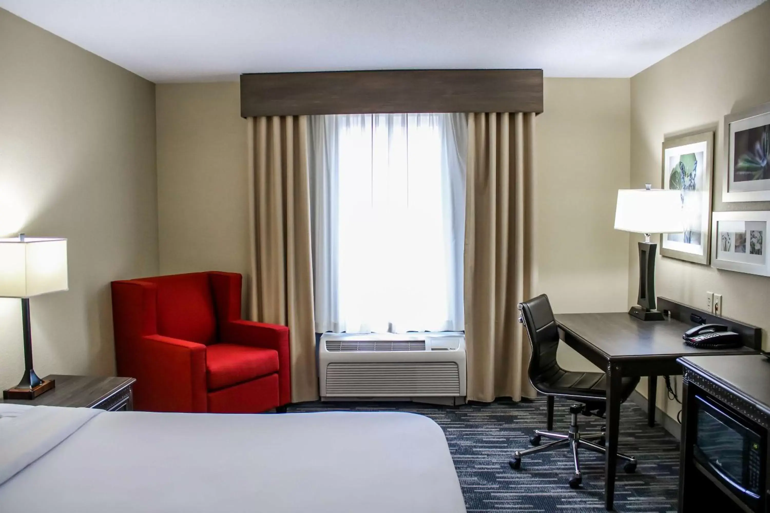 Photo of the whole room, Seating Area in Country Inn & Suites by Radisson, Richmond West at I-64, VA