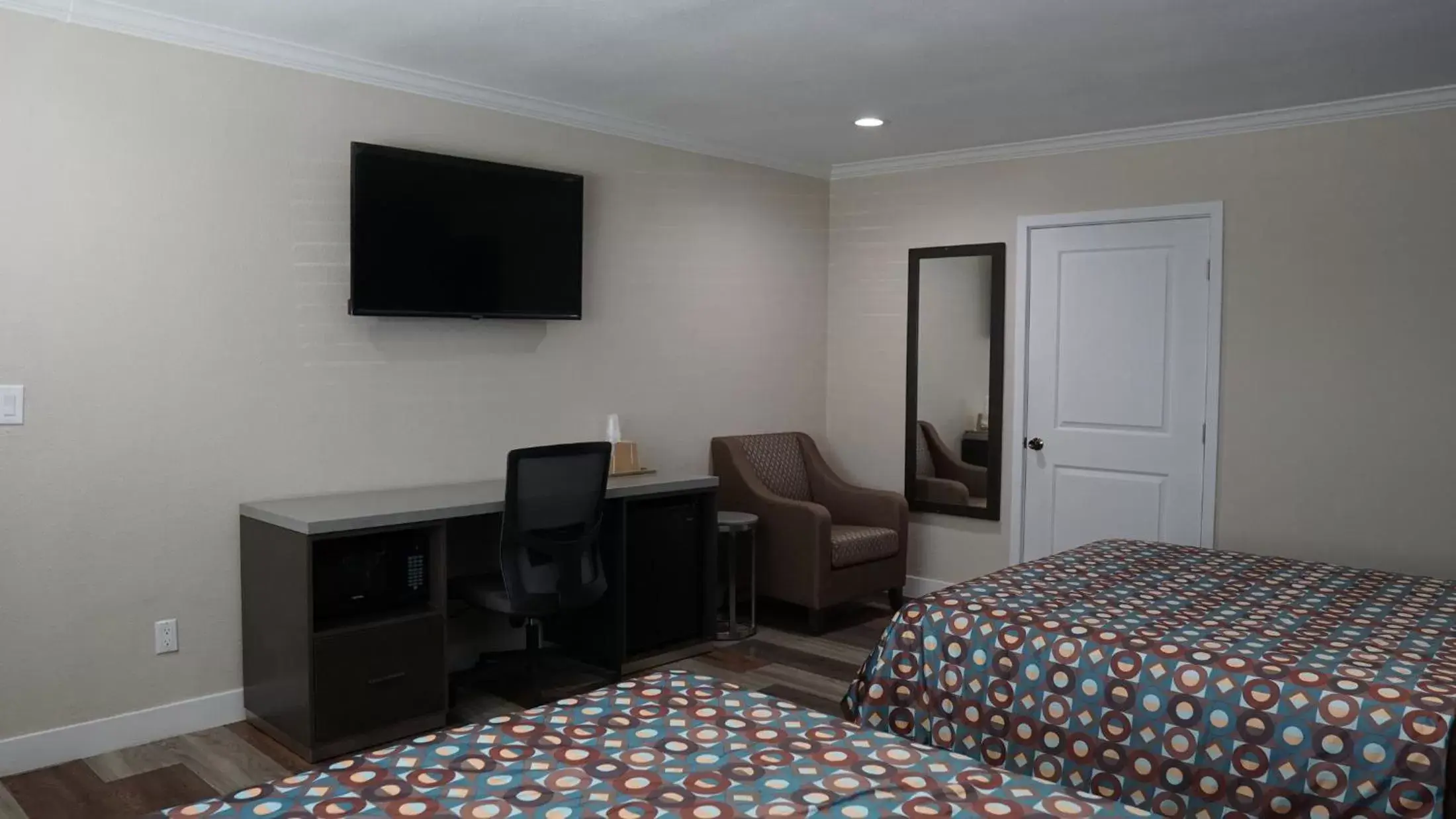TV/Entertainment Center in Sea Breeze Inn - LAX Airport, Los Angeles