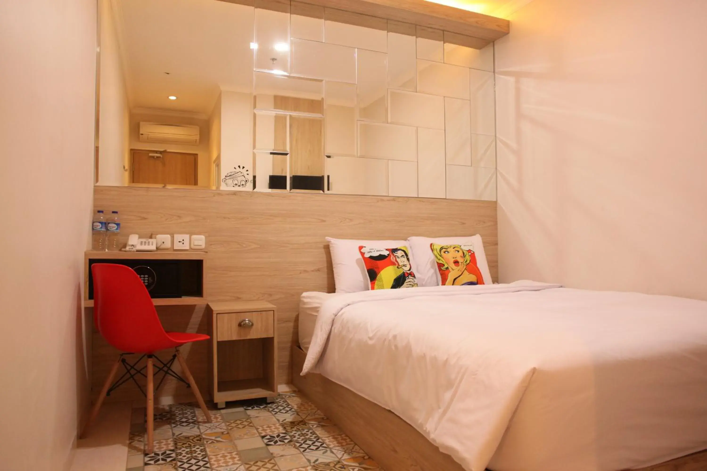 Bedroom, Kitchen/Kitchenette in Bold Hotel Jakarta