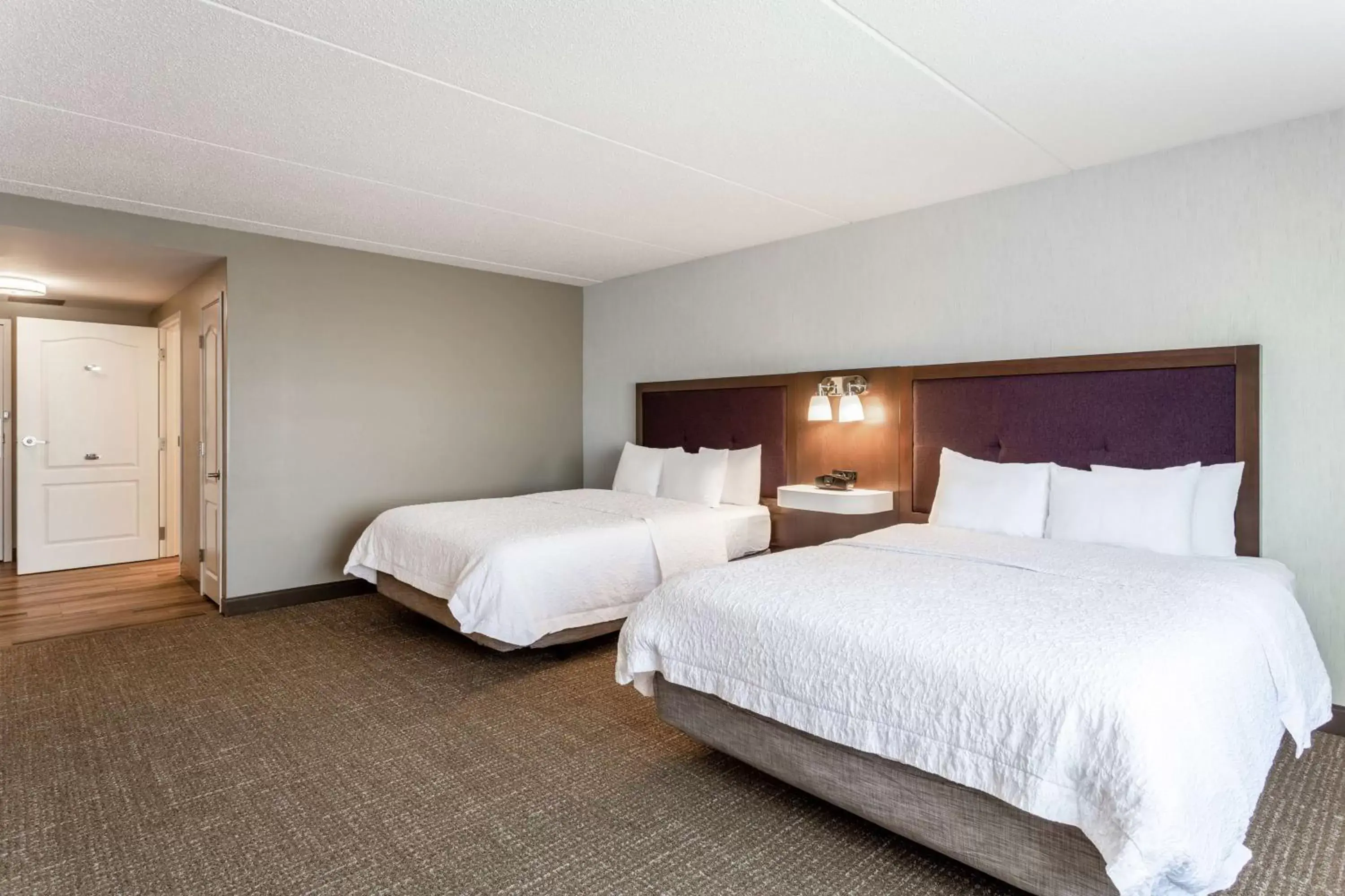 Bed in Hampton Inn & Suites Chicago - Libertyville