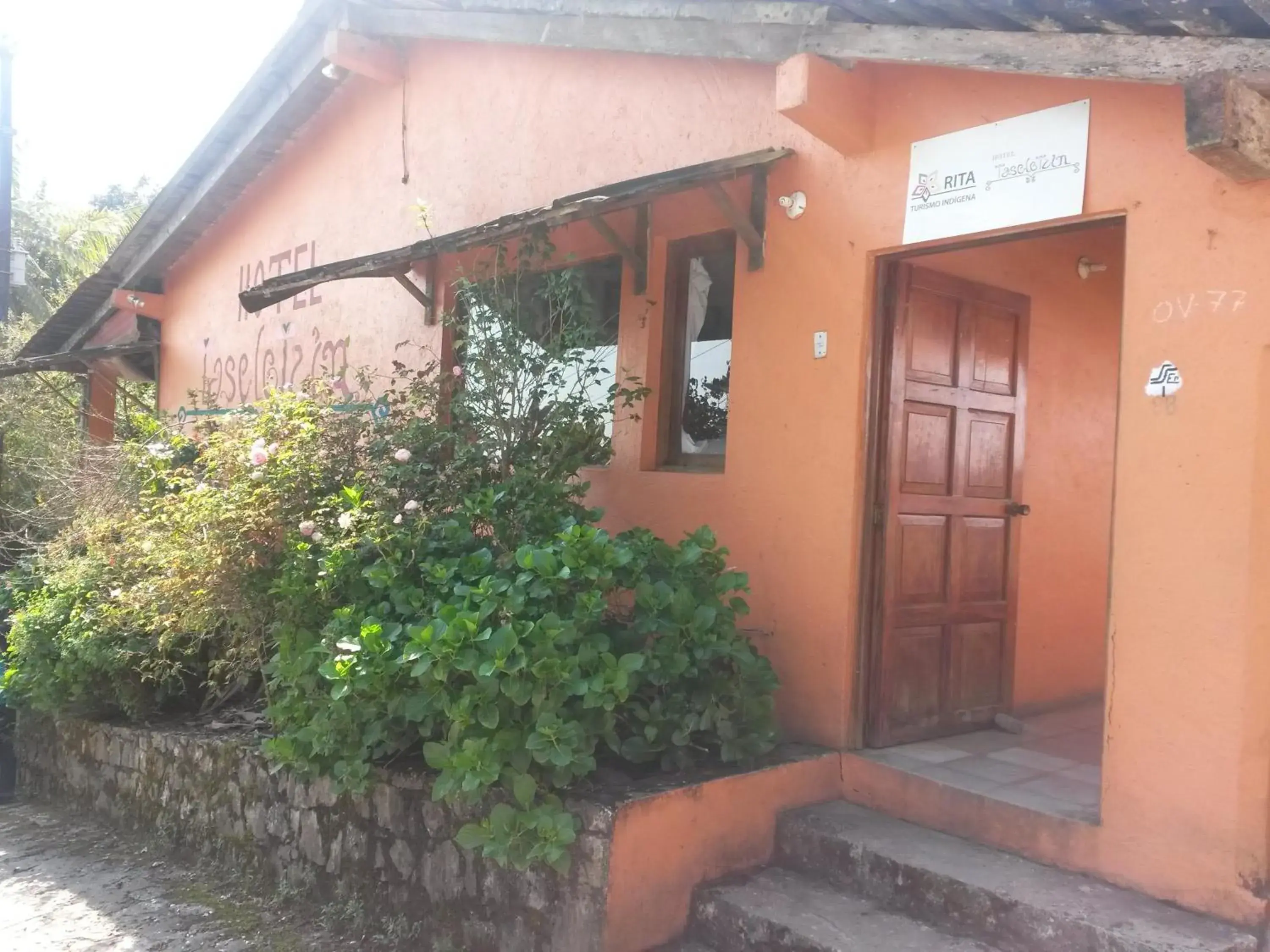 Facade/entrance in Hotel Taselotzin