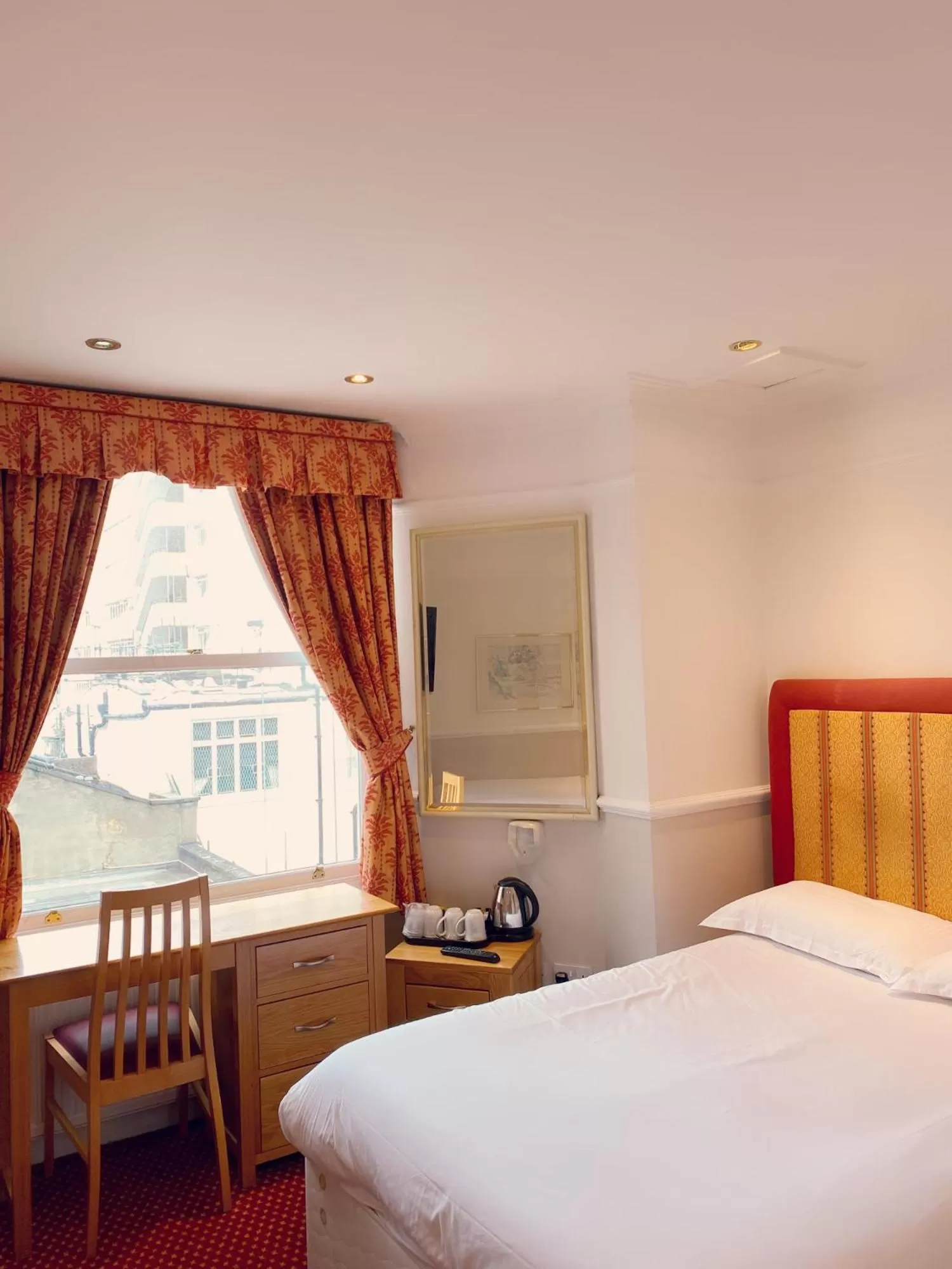 Bed in Hyde Park Radnor Hotel B&B