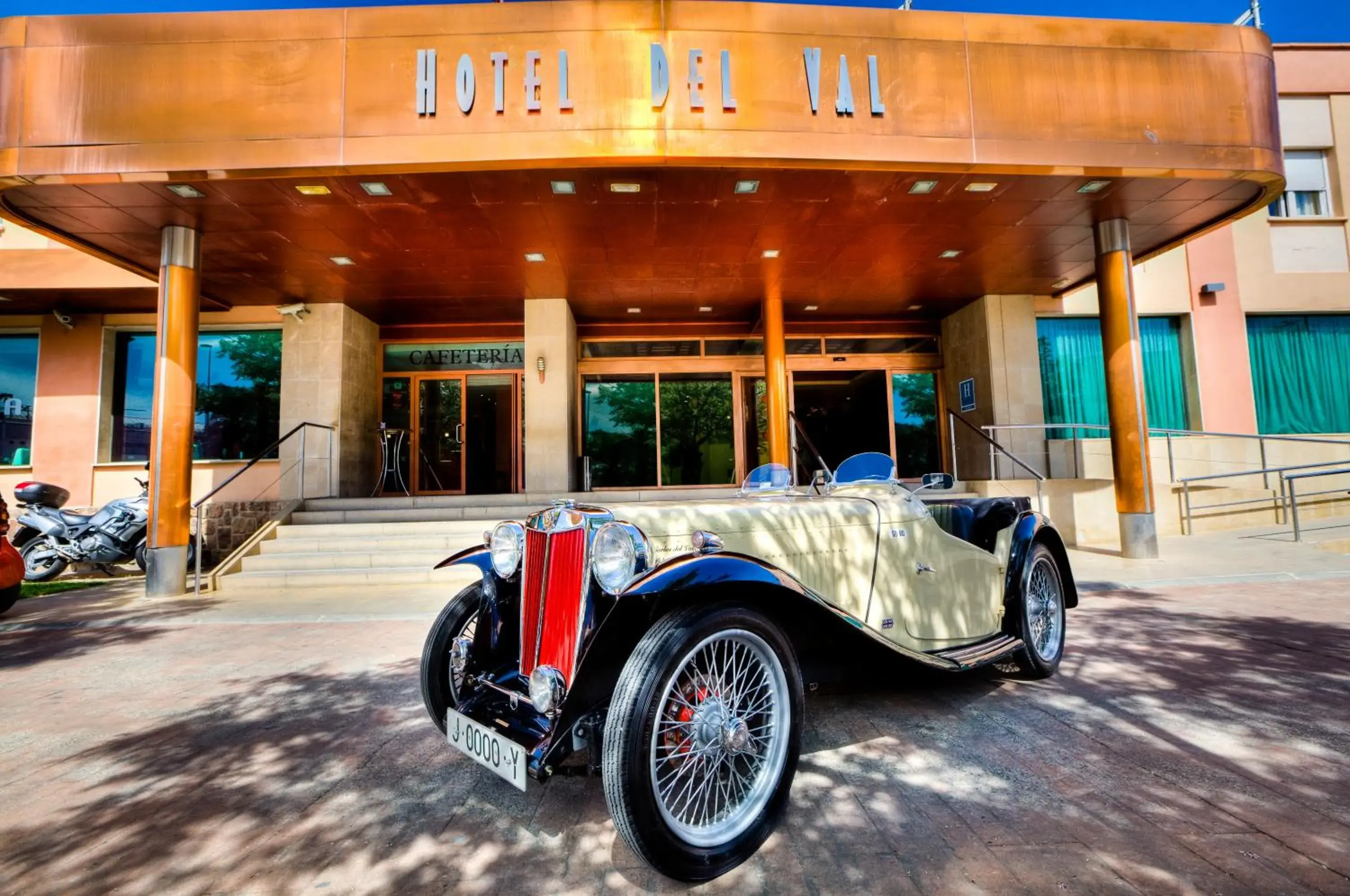 Facade/entrance in Hotel Del Val