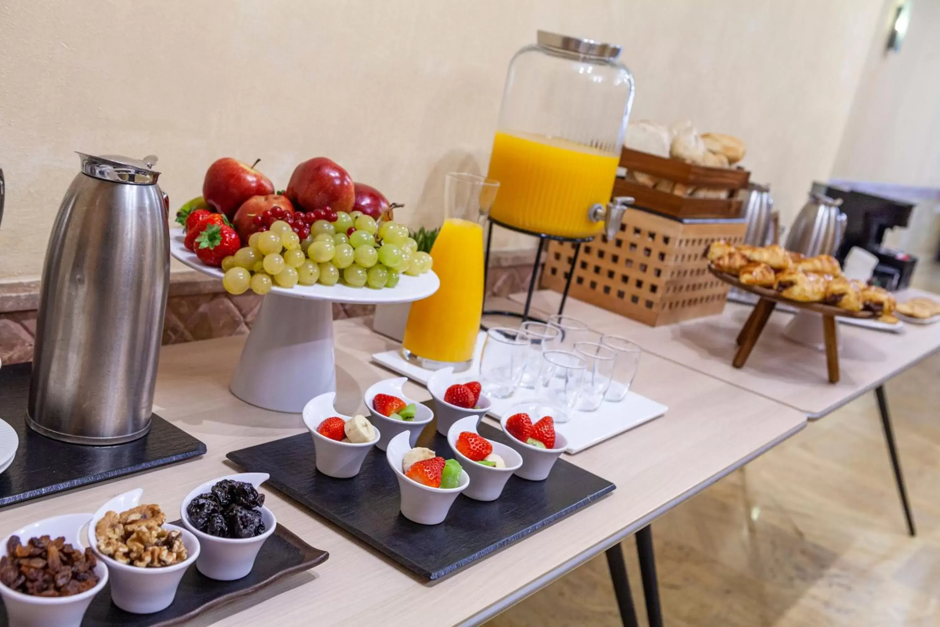 Meeting/conference room, Breakfast in Macia Alfaros
