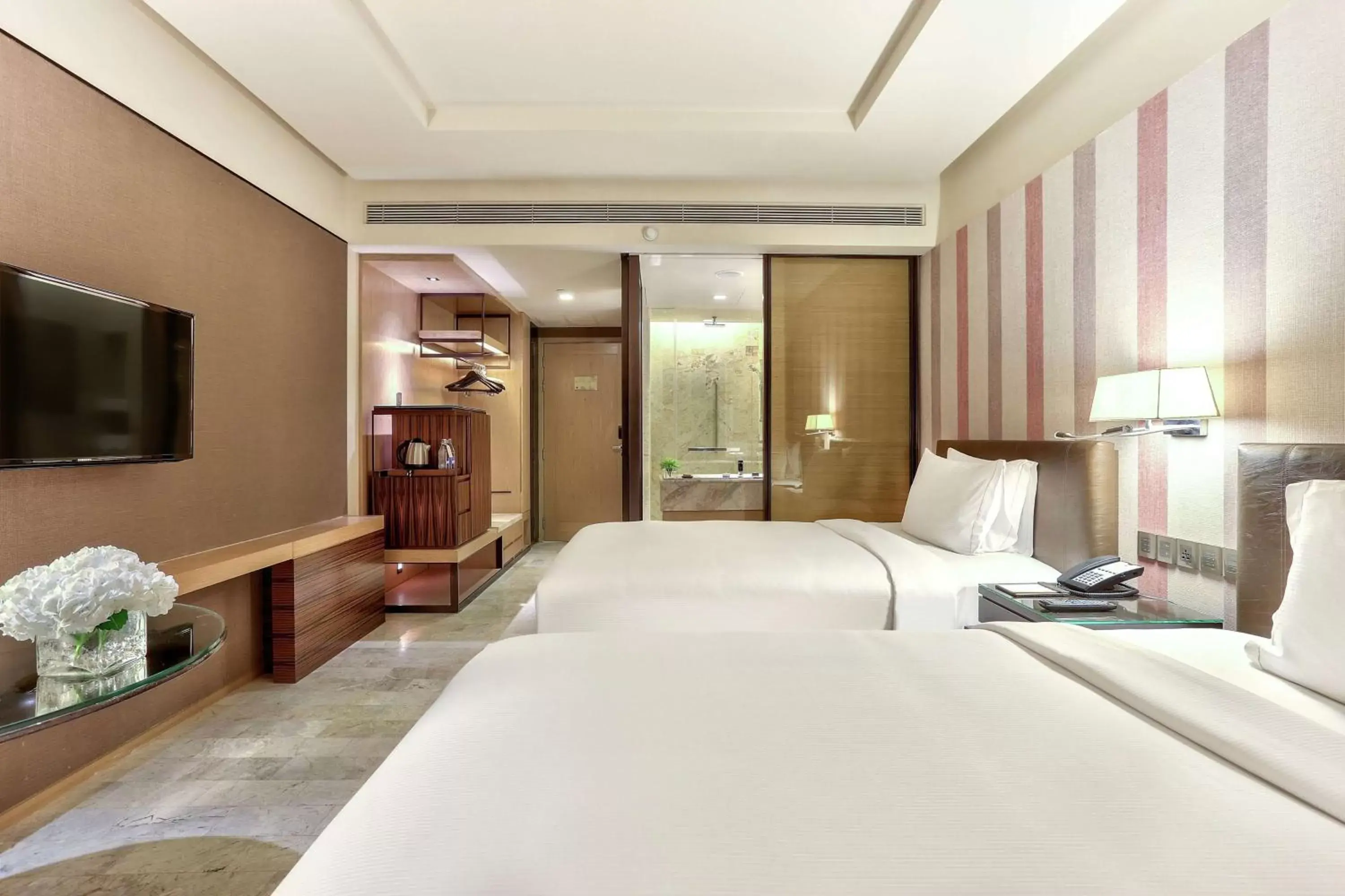 Bedroom, Bed in DoubleTree by Hilton Sukhumvit Bangkok