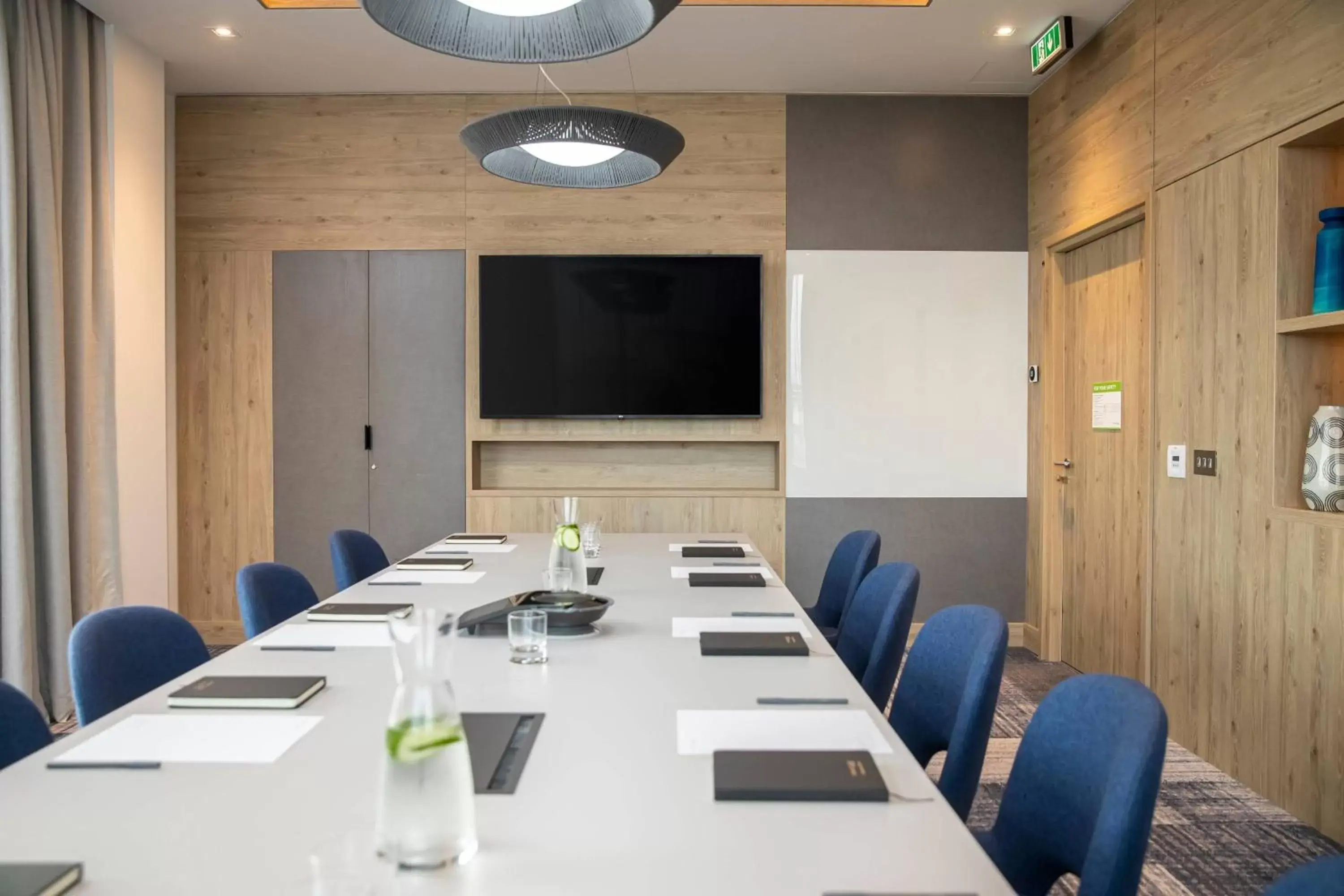 Meeting/conference room in Courtyard by Marriott Inverness Airport