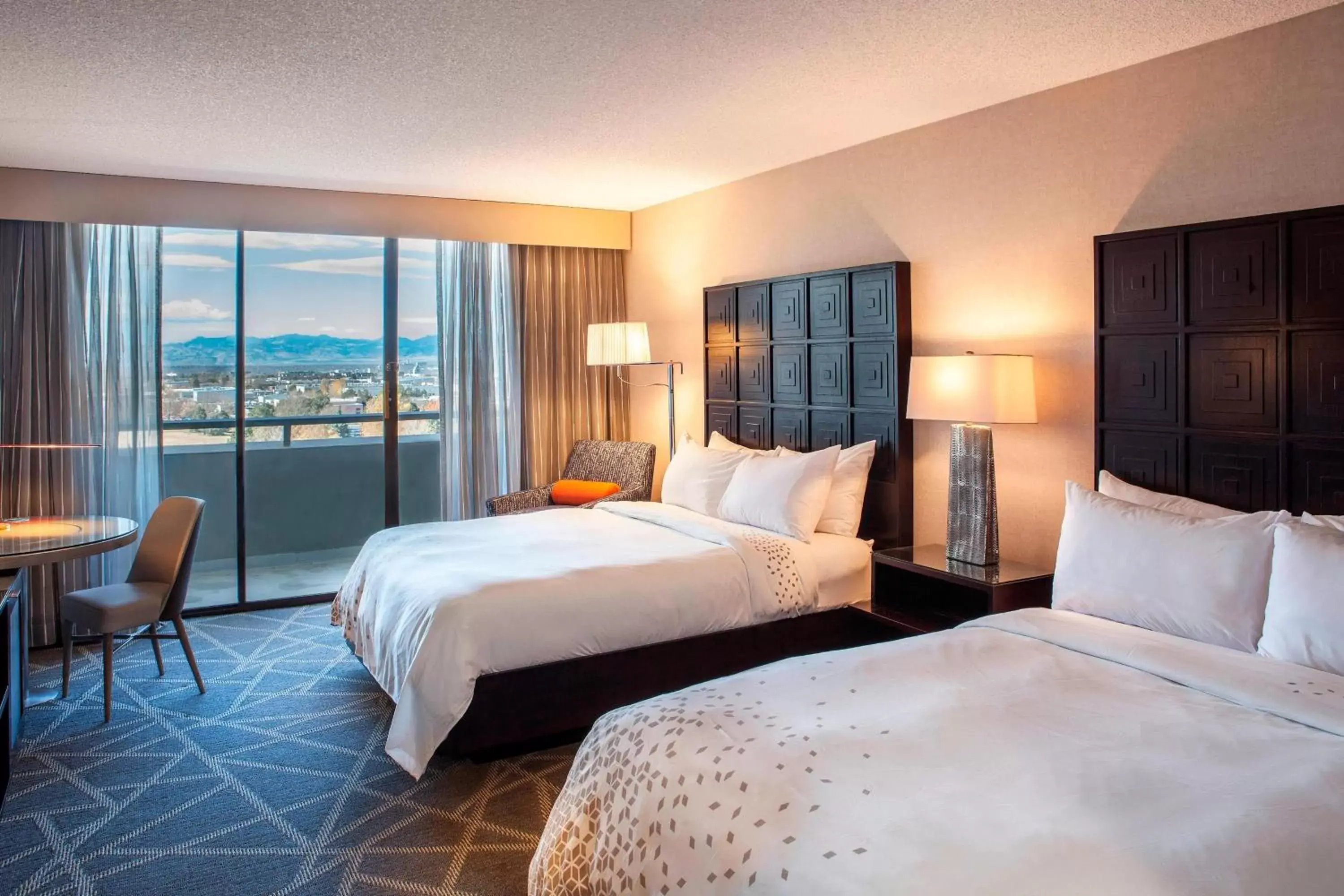 Photo of the whole room, Bed in Renaissance Denver Central Park Hotel