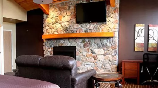 Seating area in C'mon Inn & Suites Fargo