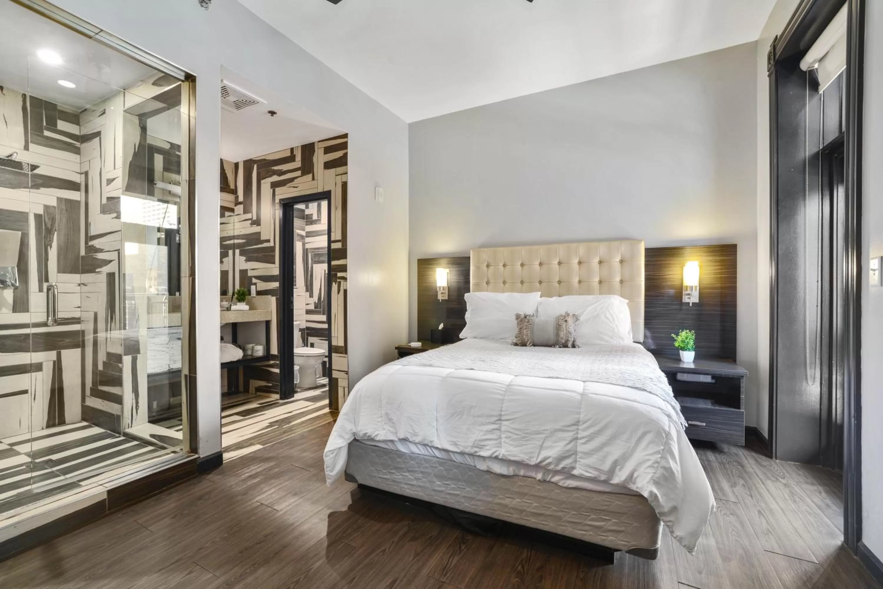 Bedroom, Bed in Good Hotels Downtown Denver