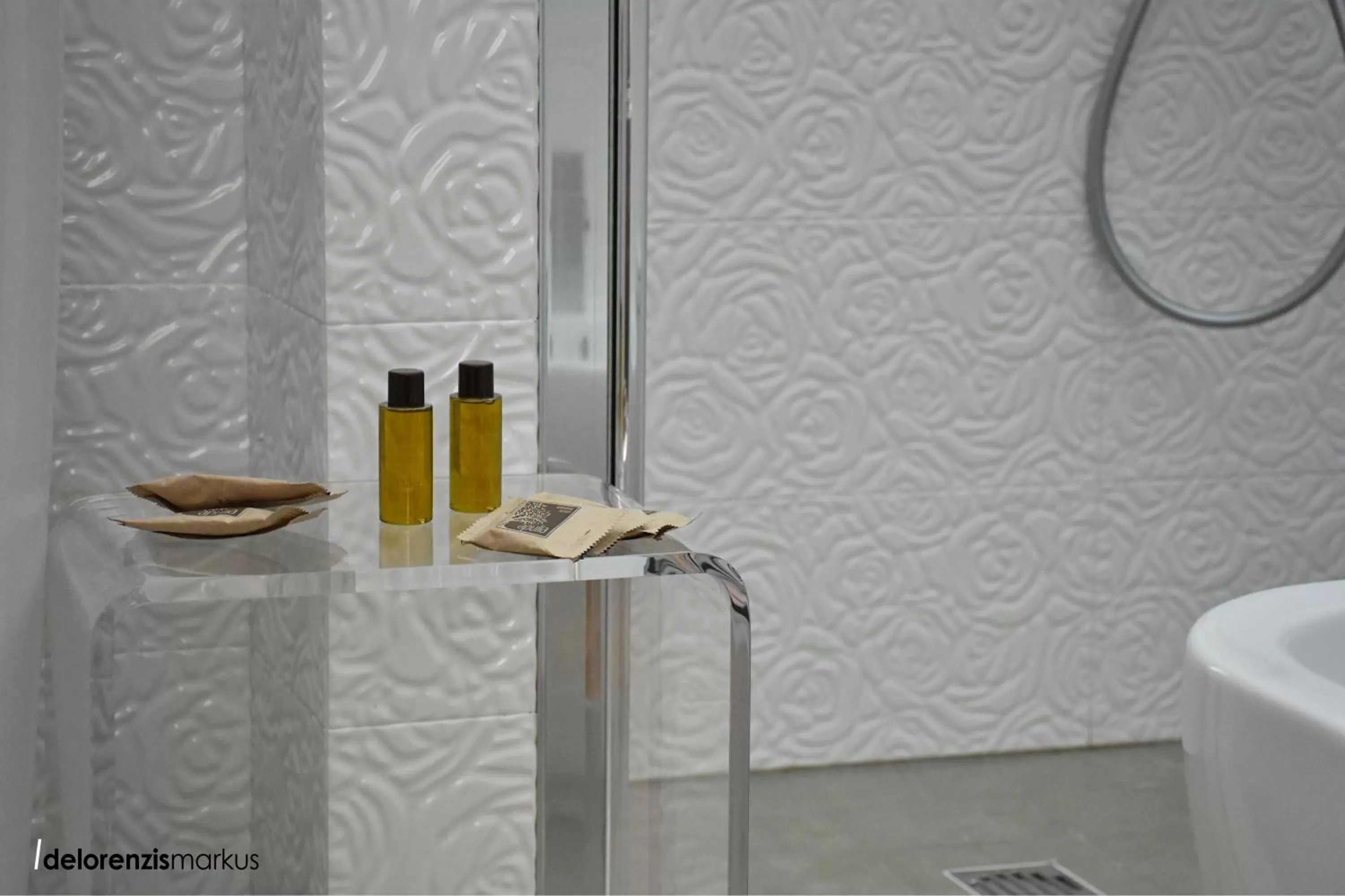 Toilet in Les 3 Chambres