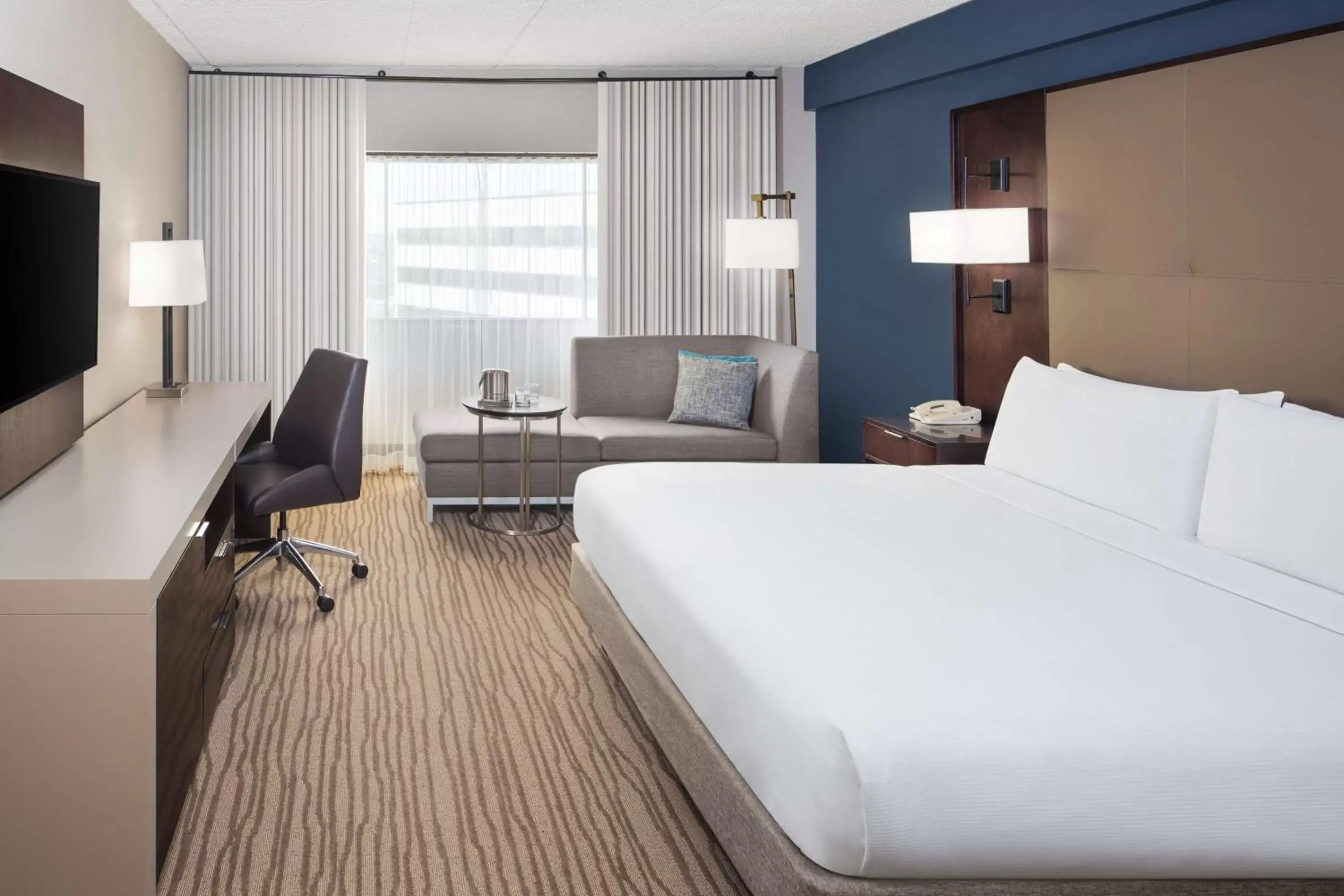 Bedroom in DoubleTree by Hilton Hotel Newark Airport