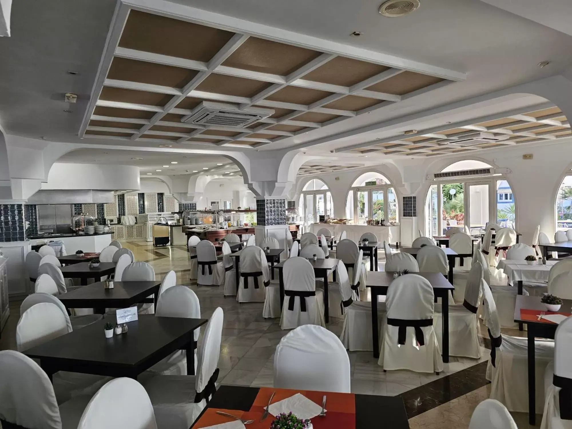 Restaurant/places to eat, Banquet Facilities in Hotel Puntazo II