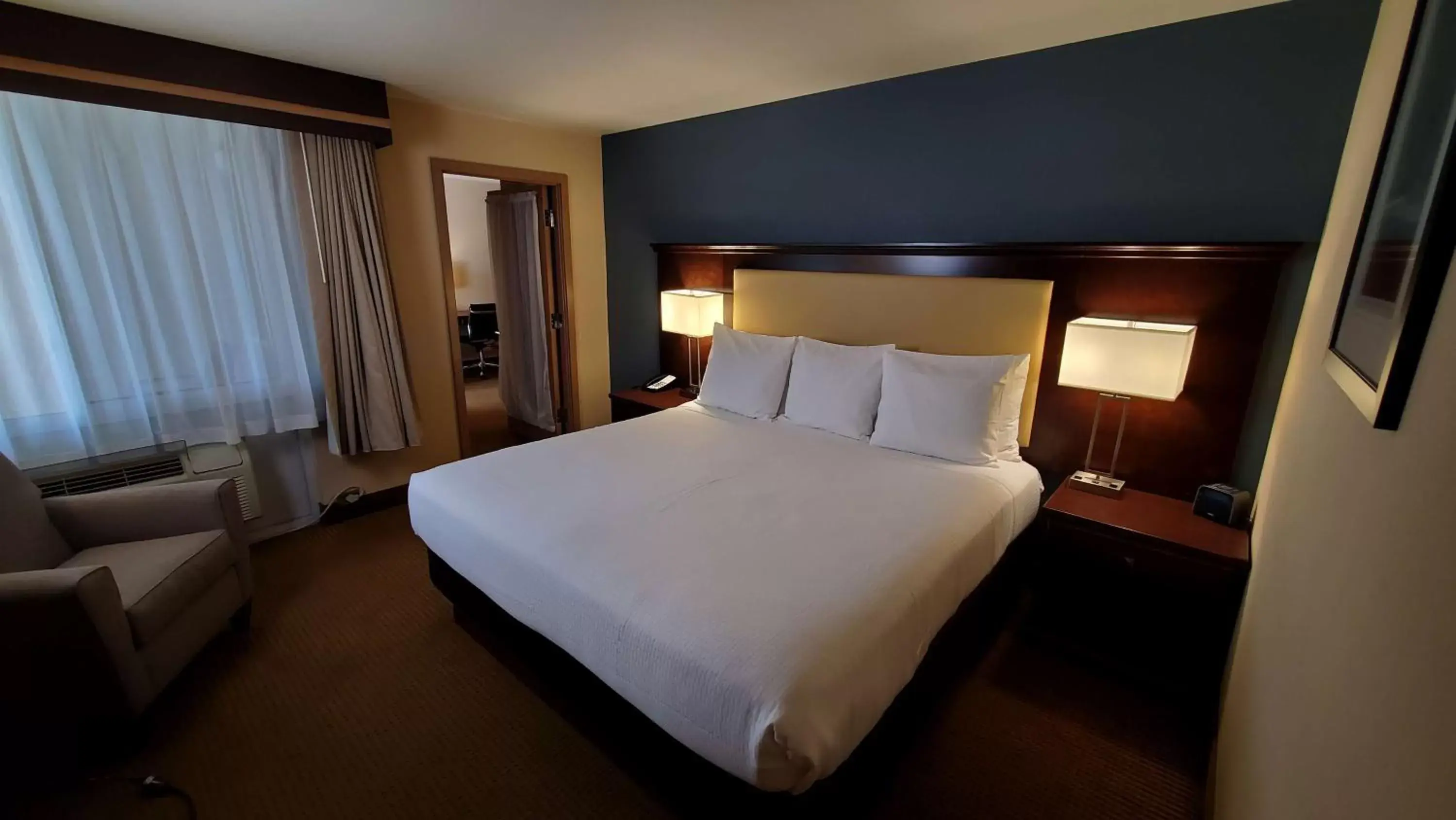 Photo of the whole room, Bed in Best Western Plus Coeur d'Alene Inn