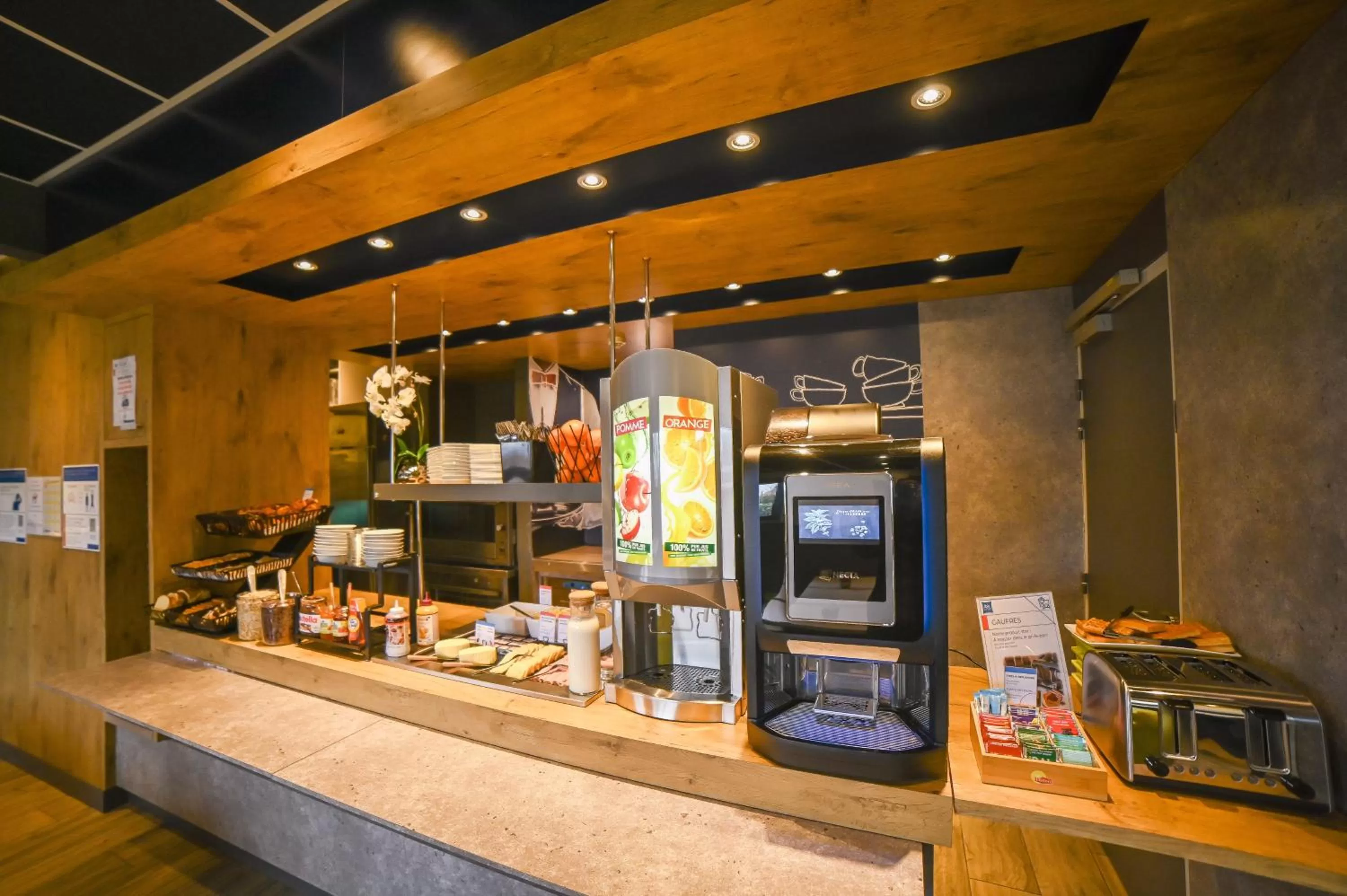 Buffet breakfast in ibis budget Site du Futuroscope