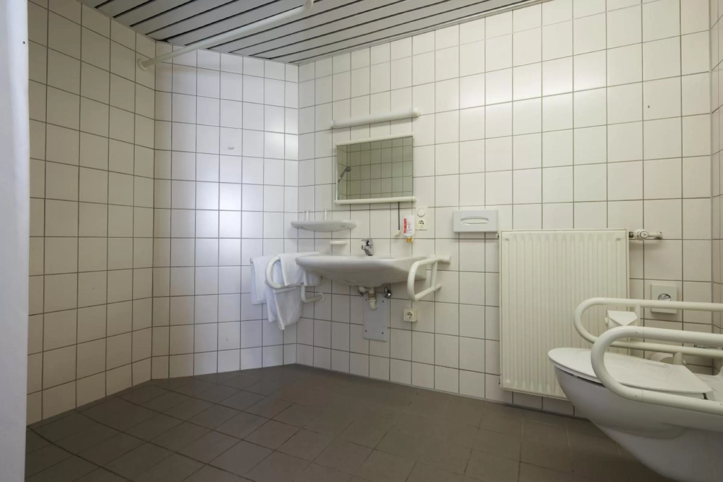Bathroom in IntercityHotel Kassel