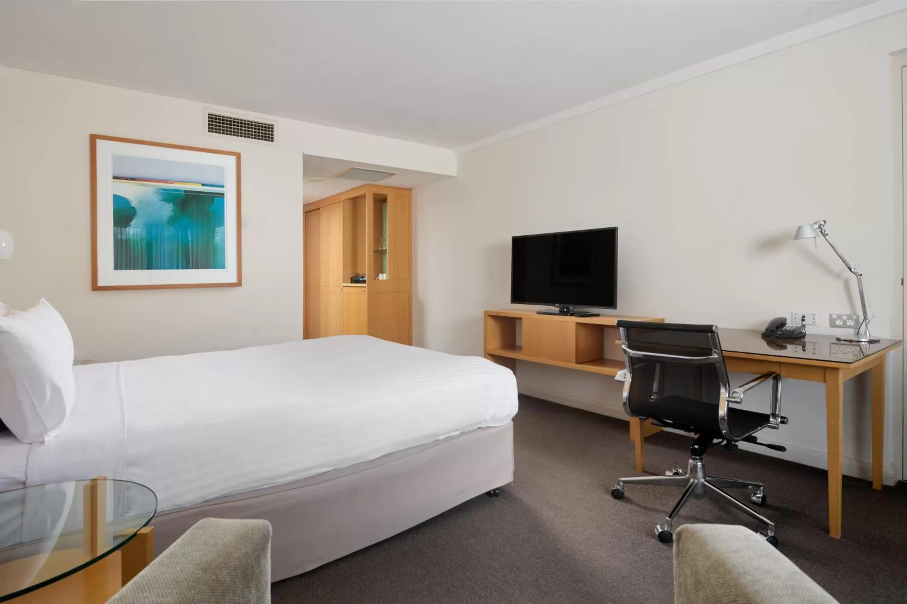 Photo of the whole room, TV/Entertainment Center in Crowne Plaza Perth, an IHG Hotel