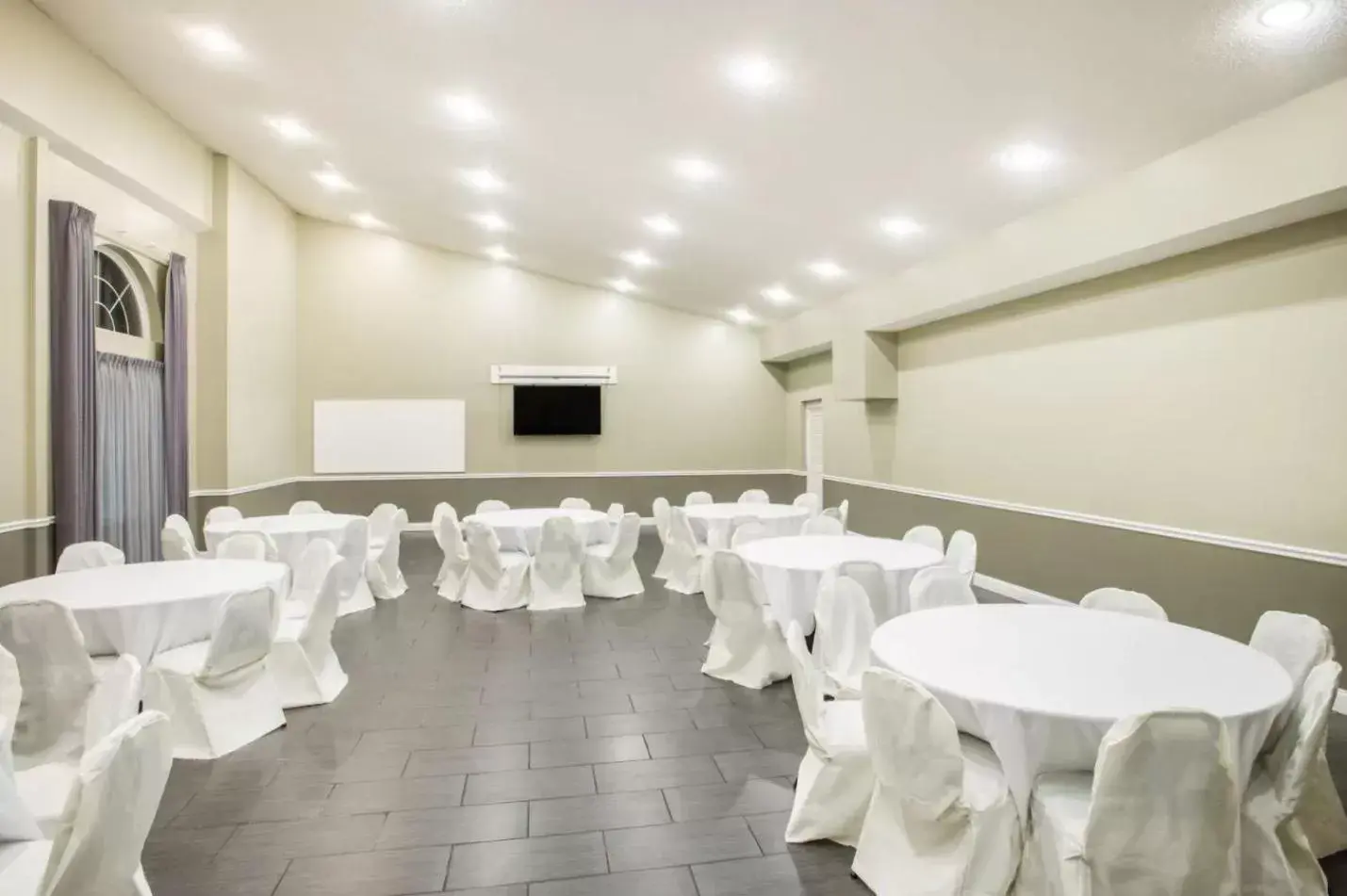 Banquet/Function facilities, Banquet Facilities in Days Inn & Suites by Wyndham Cherry Hill - Philadelphia