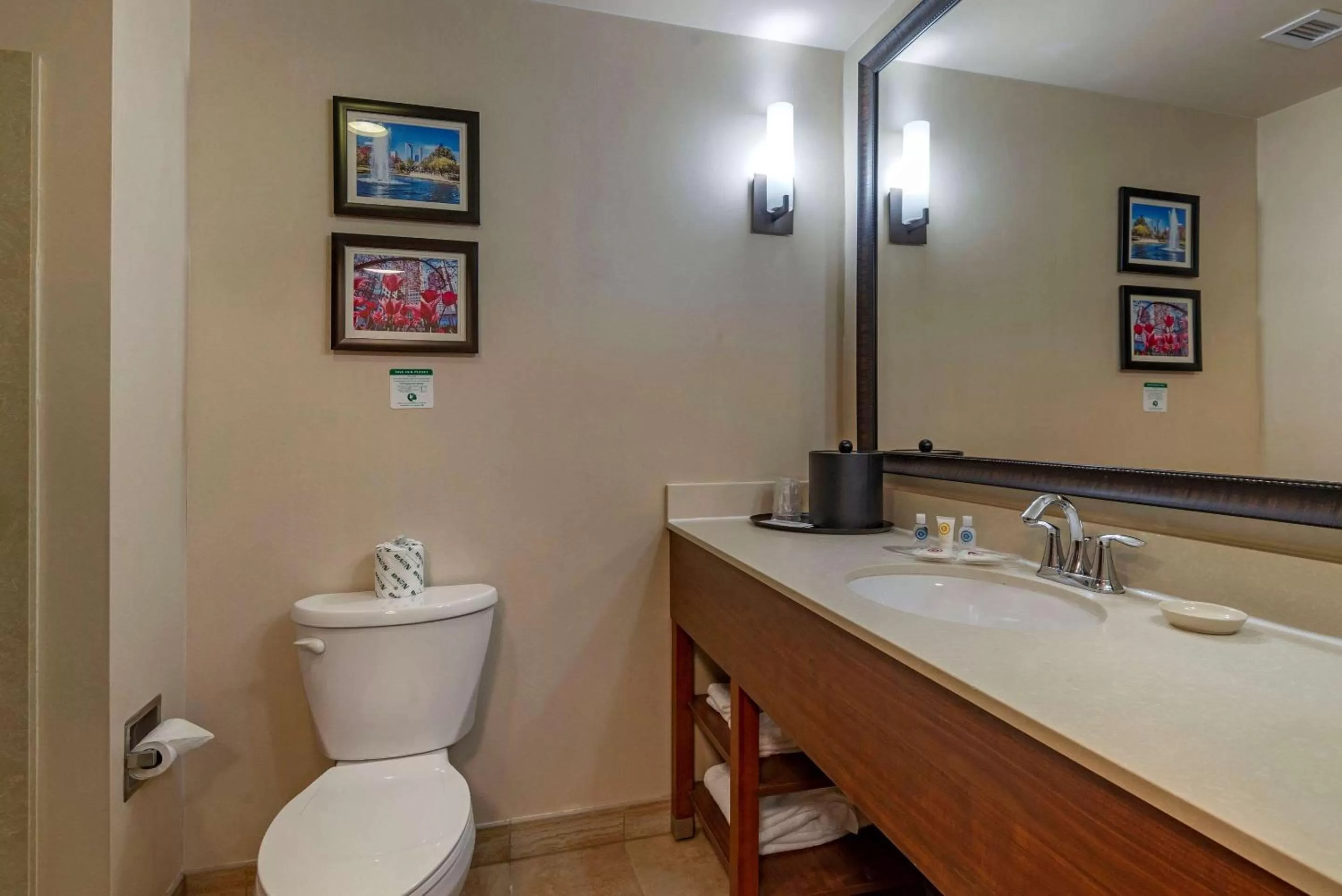 Bedroom in Comfort Suites Huntersville near Lake Norman